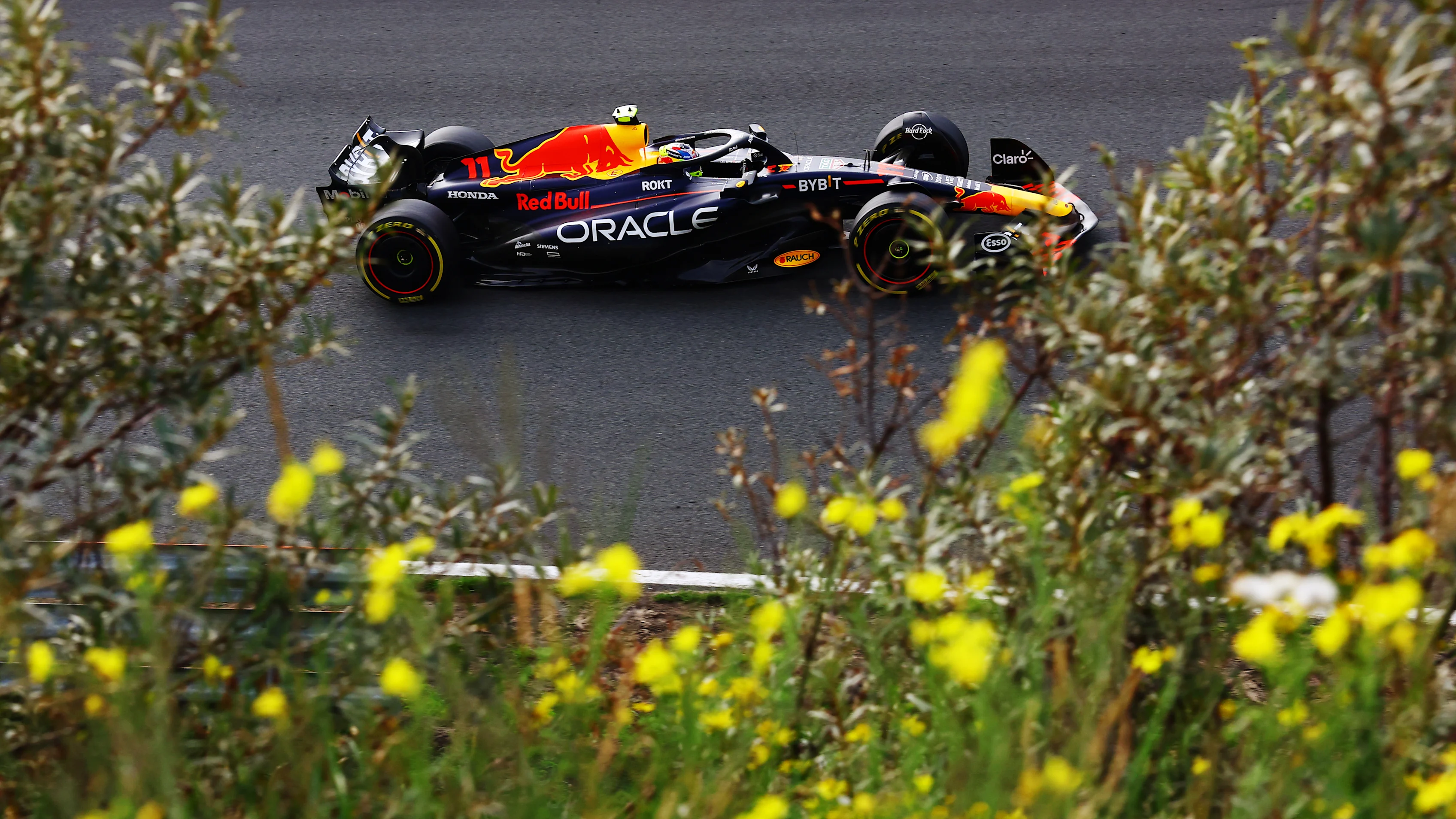 Zandvoort, Belanda - 25 Ogos: Sergio Perez dari Mexico memandu (11) Oracle Red Bull Racing