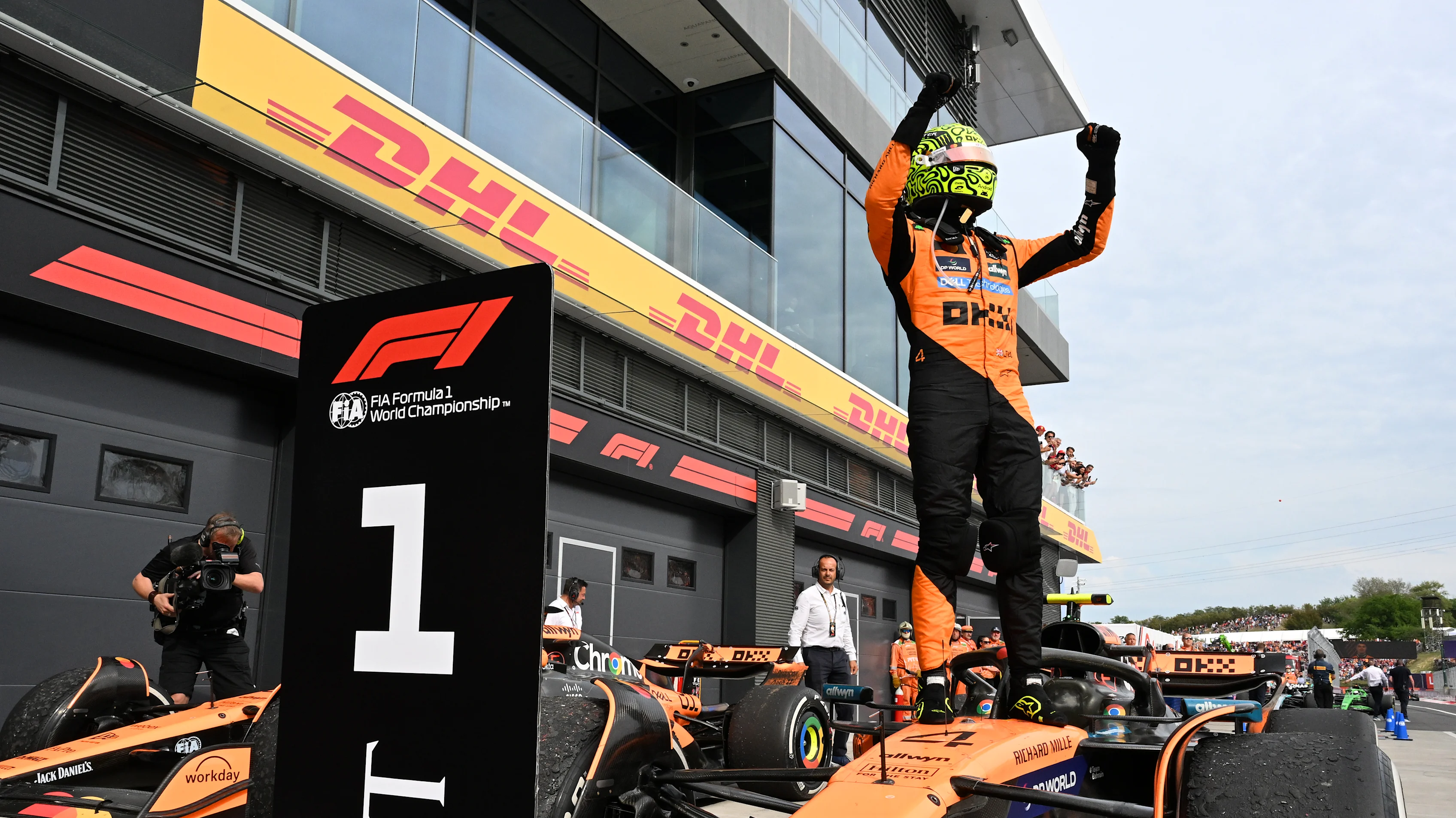 Budapest, Hungary - 03 Ogos: Pemenang Race Lando Norris dari Great Britain dan McLaren meraikannya