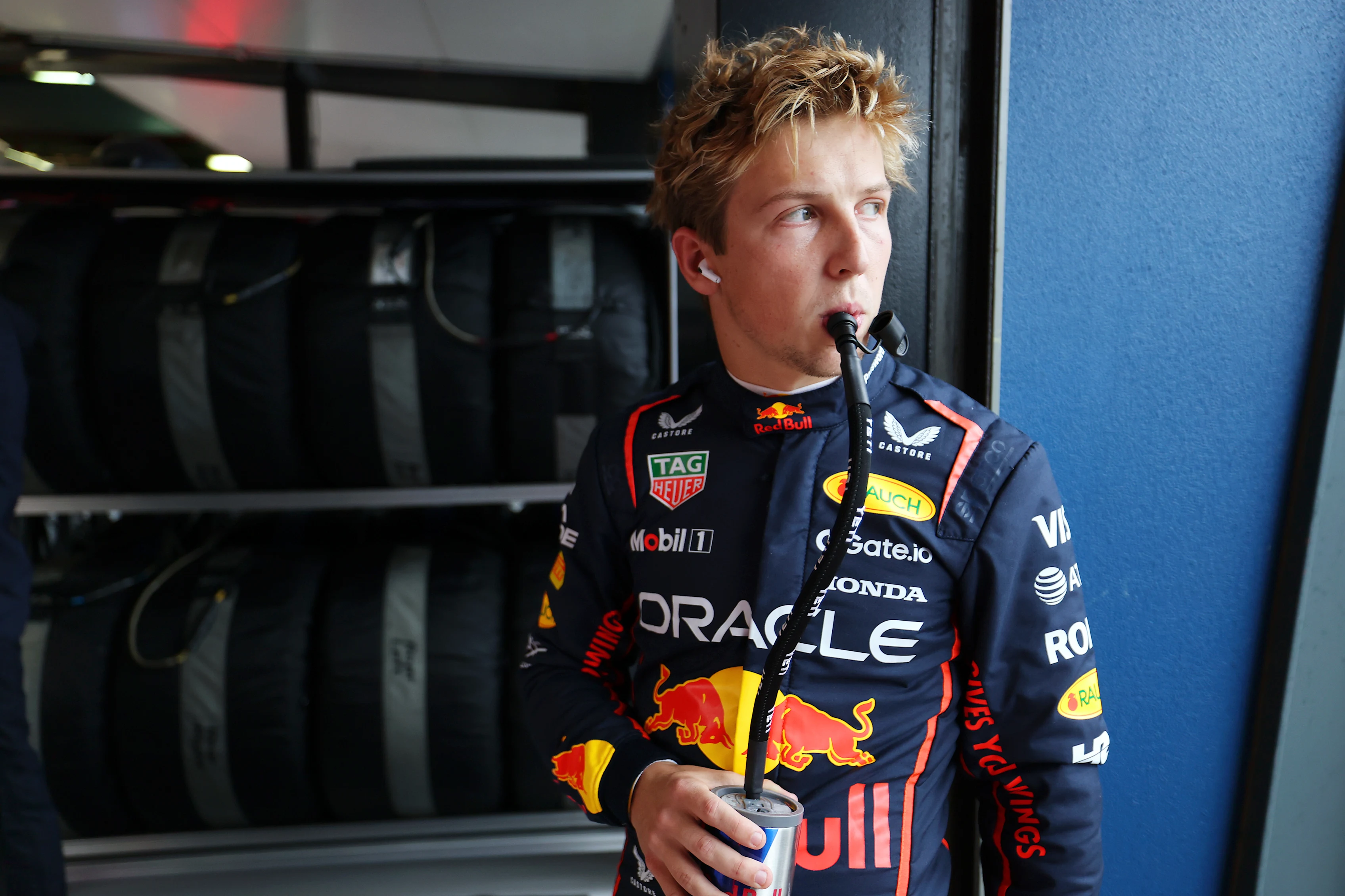 Melbourne, Australia - 16 Mac: Liam Lawson dari New Zealand dan Oracle Red Bull Racing kelihatan