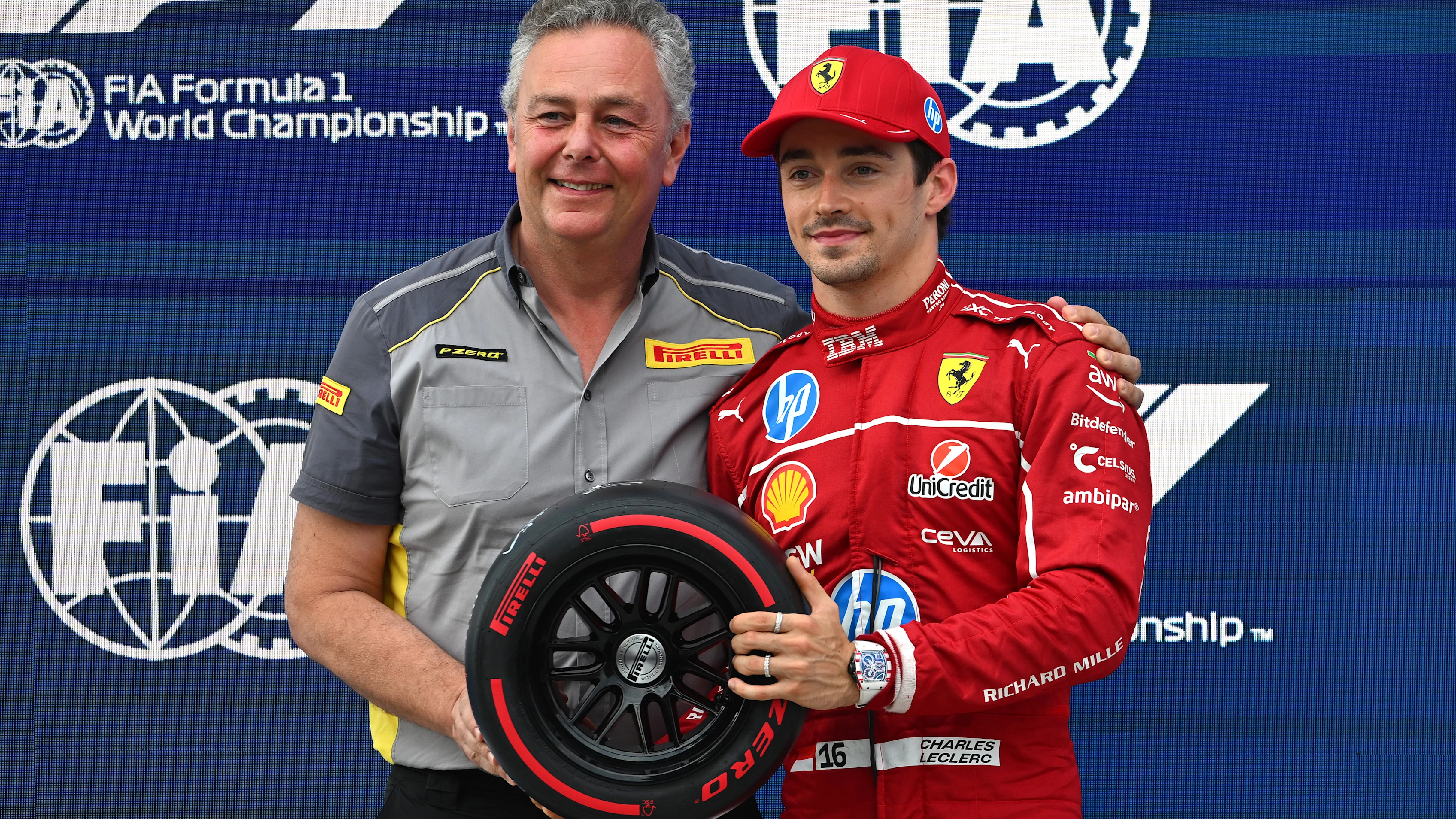 Budapest, Hungary - 02 Ogos: Mario Isola, Pengarah Pirelli F1 Menunjukkan Kelayakan Kedudukan Pole