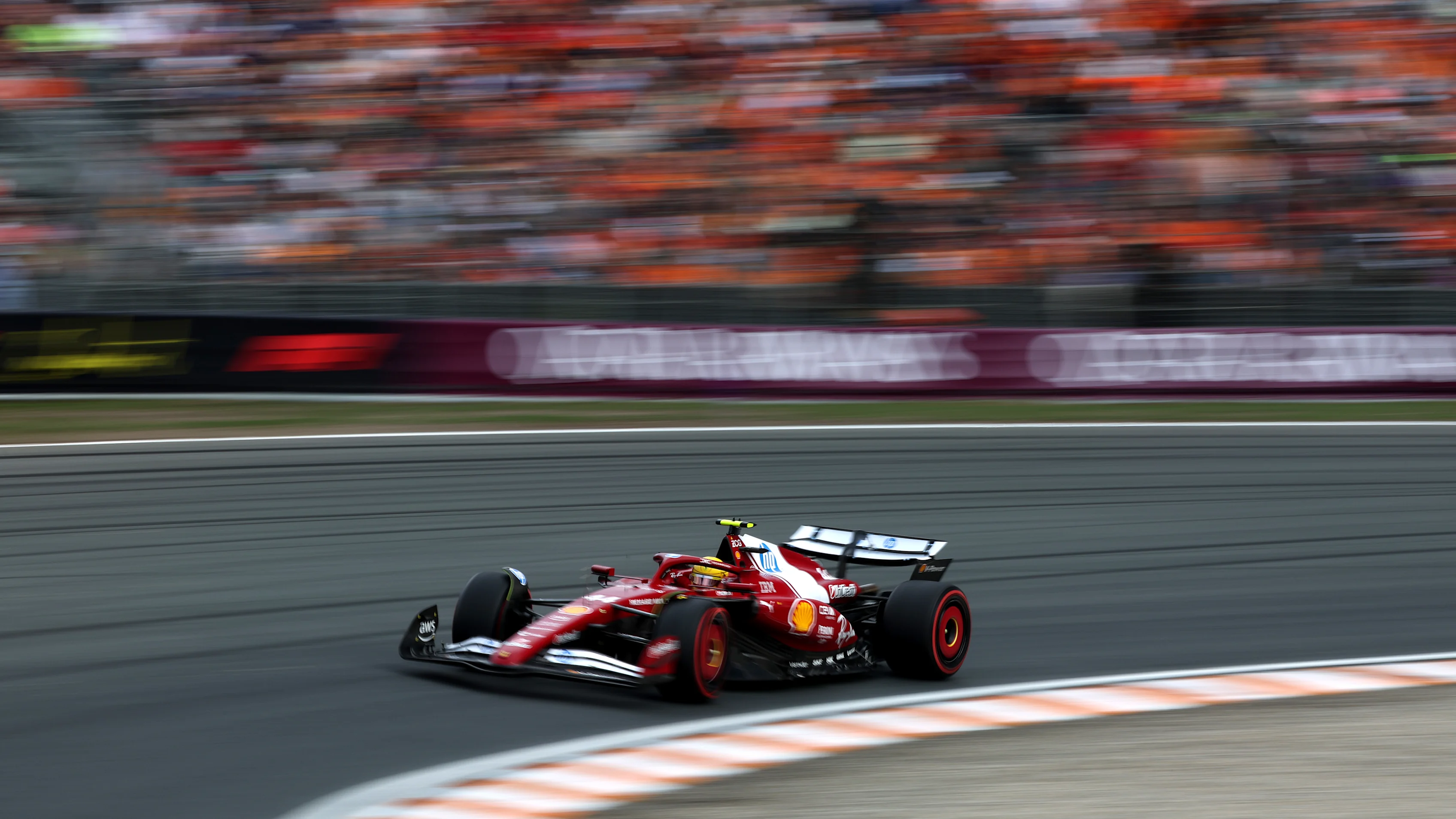 Zandvoort, Belanda - 29 Ogos: Lewis Hamilton dari Great Britain memandu (44) Scuderia