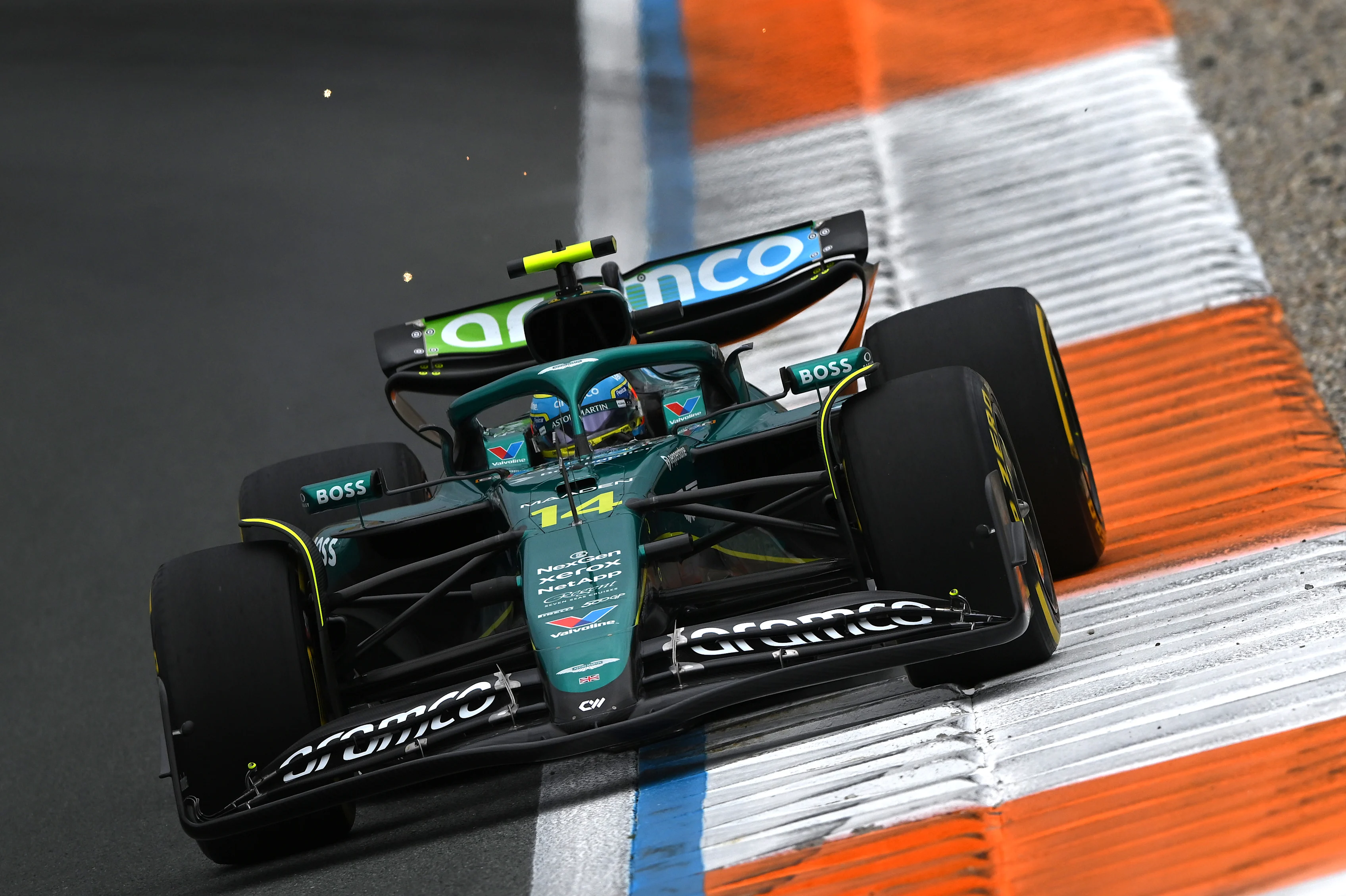 Zandvoort, Belanda - 29 Ogos: Fernando Alonso dari Sepanyol memandu (14) pasukan Aston Martin F1