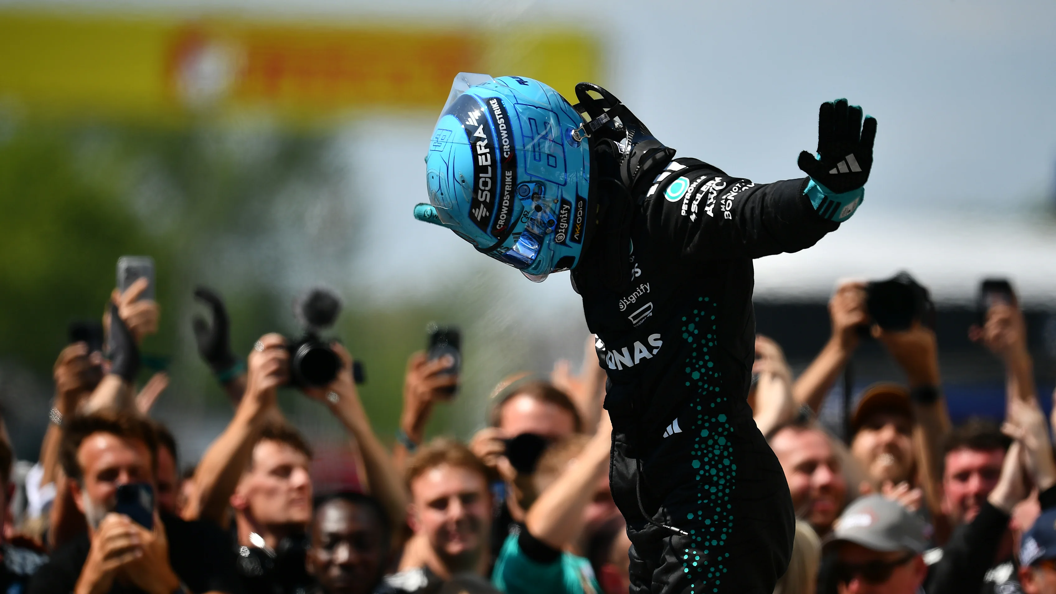 Montreal, Quebec - 15 Jun: Pemenang Race George Russell dari Great Britain dan Mercedes AMG Petronas