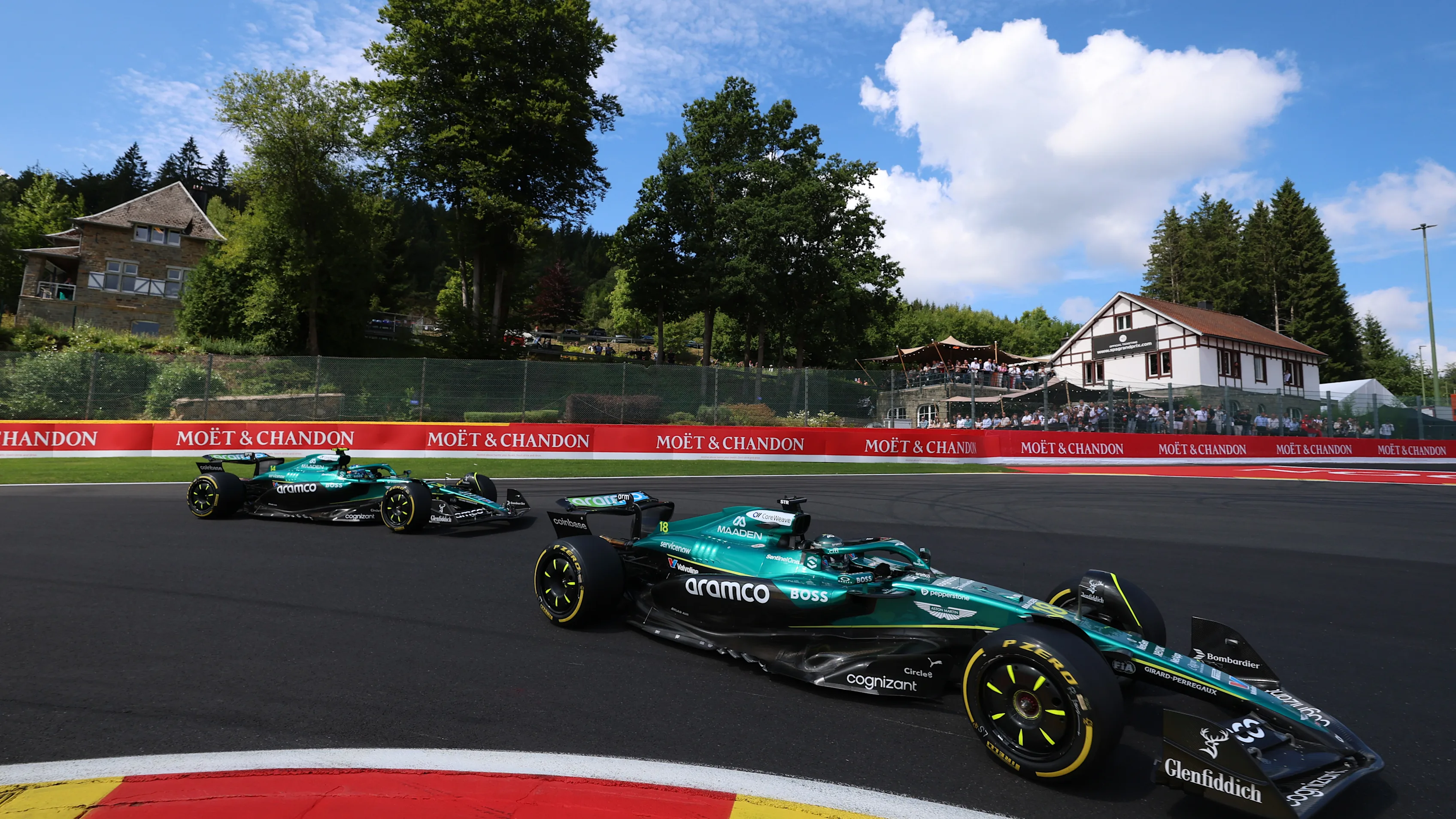 Spa, Belgium - 26 Julai: Lance Stroll of Canada Memandu (18) Pasukan Aston Martin F1 AMR25 Mercedes