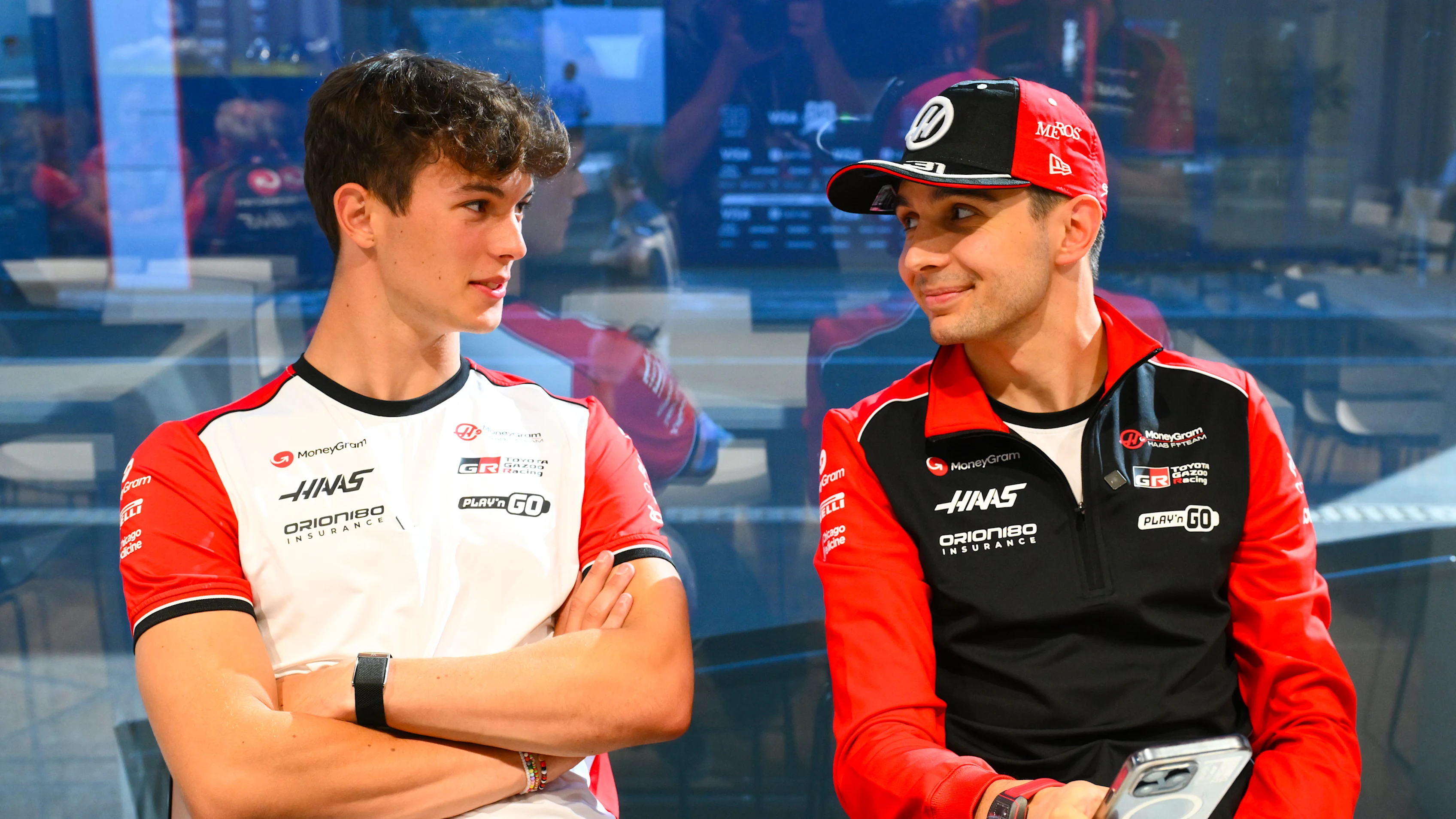 Budapest, Hungary - 31 Julai: Oliver Bearman dari Great Britain dan Haas F1 dengan Esteban Ocon of