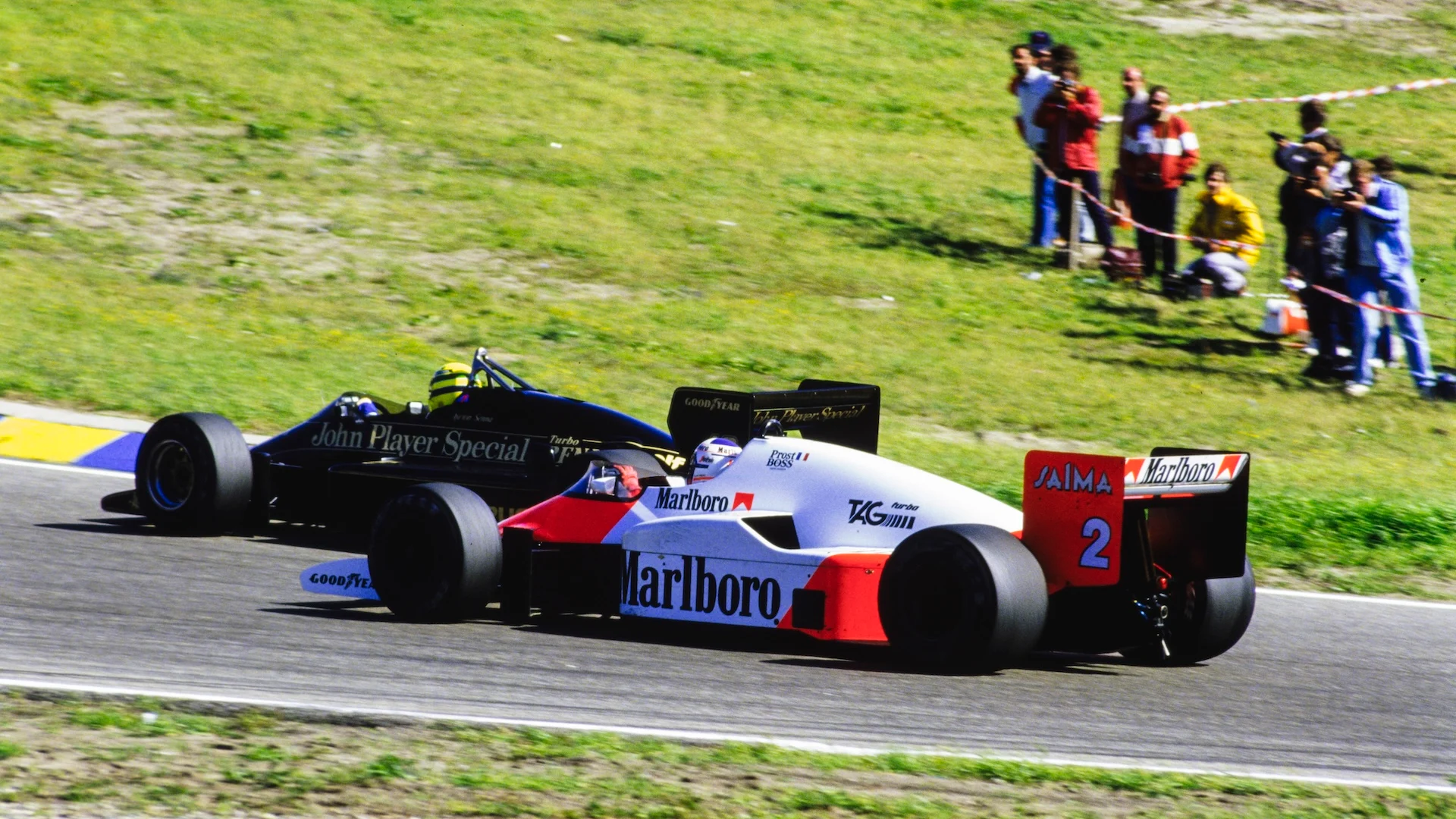 Zandvoort, Belanda - 25 Ogos: Ayrton Senna, Lotus 97t Renault, Pertempuran dengan Alain Prost,
