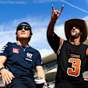 Austin, Texas - 22 Oktober: Yuki Tsunoda dari Jepun dan Scuderia Alphatauri dan Daniel Ricciardo dari