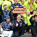 Perayaan Podium untuk seluruh pasukan