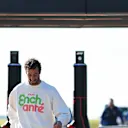 NORTHAMPTON, England - 04 Julai: Daniel Ricciardo dari Australia dan Visa Cash App RB berjalan di