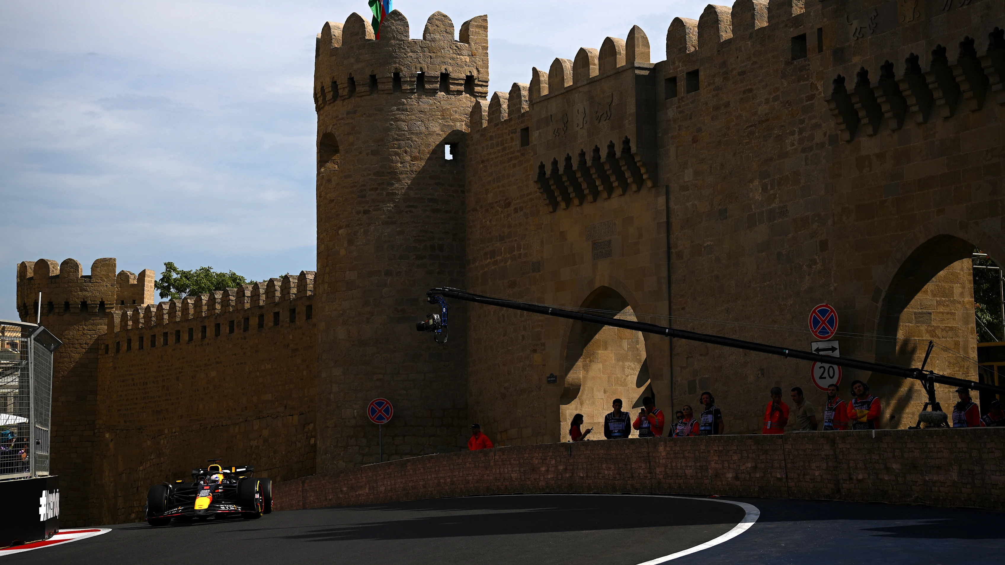 Baku, Azerbaijan - 13 September: Max Verstappen dari Belanda Memandu (1) Oracle Red Bull