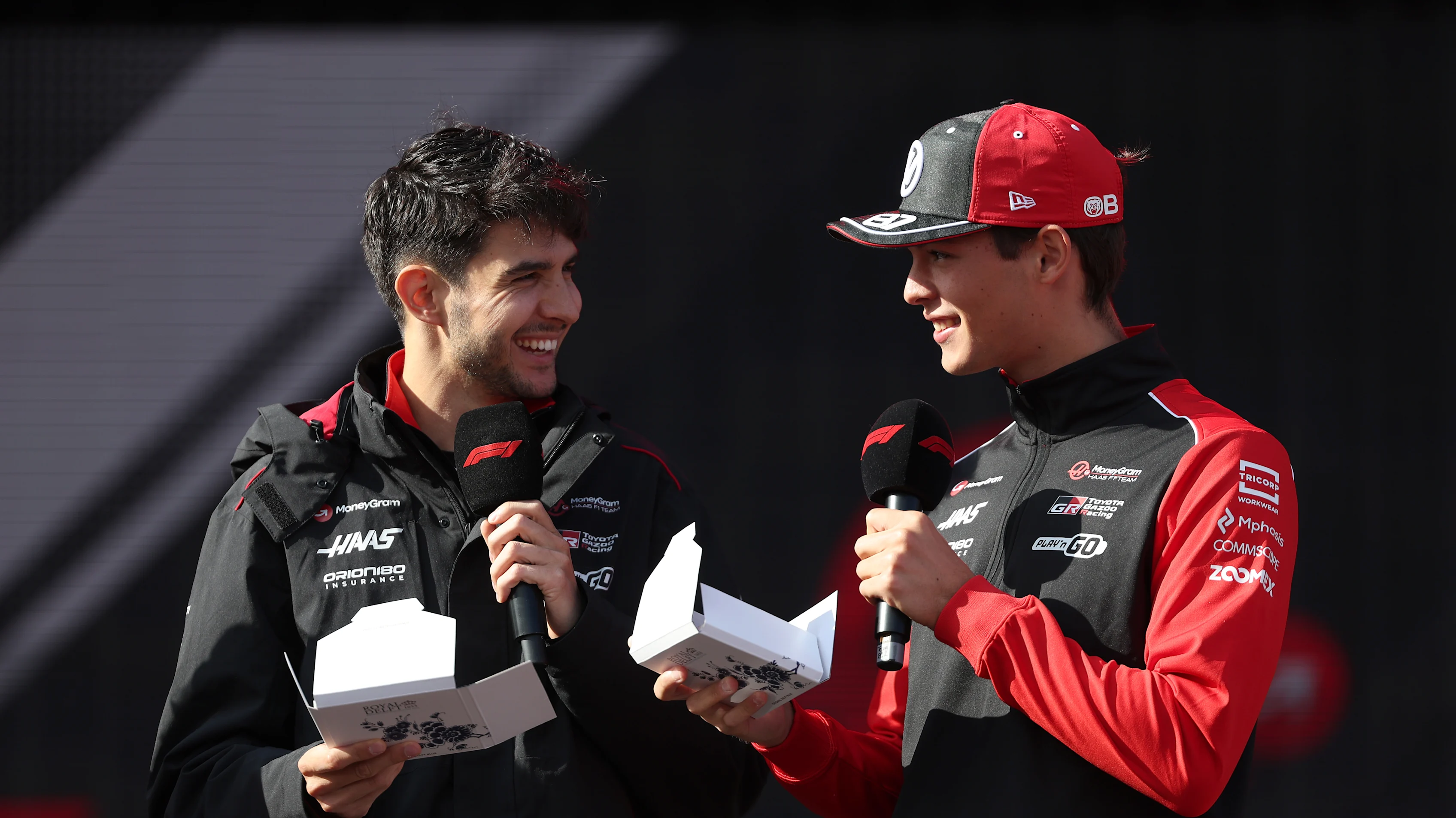 Zandvoort, Belanda - 30 Ogos: Esteban Ocon Perancis dan Haas F1 dan Oliver Bearman of Great