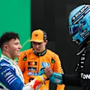 Tidak ada perasaan keras seperti yang keempat meletakkan George Russell mengucapkan tahniah kepada Isack Hadjar di podium pertamanya di Formula 1