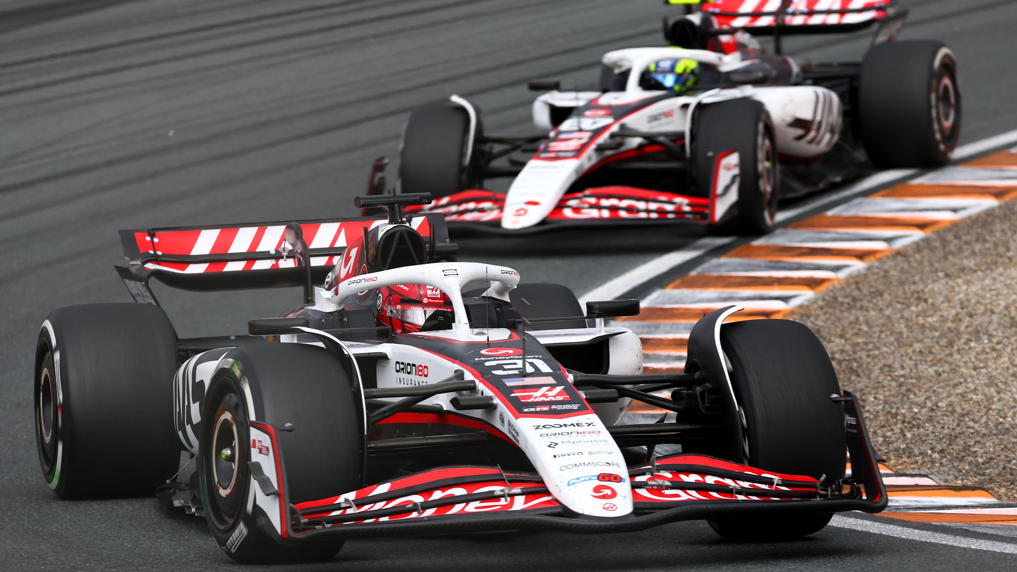Zandvoort, Belanda - 31 Ogos: Esteban Ocon Perancis memandu (31) Haas F1 VF -25 Ferrari