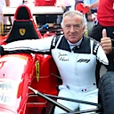 Jean Alesi memandu legenda 412-T2 V12 di sekitar Monza pada hujung minggu