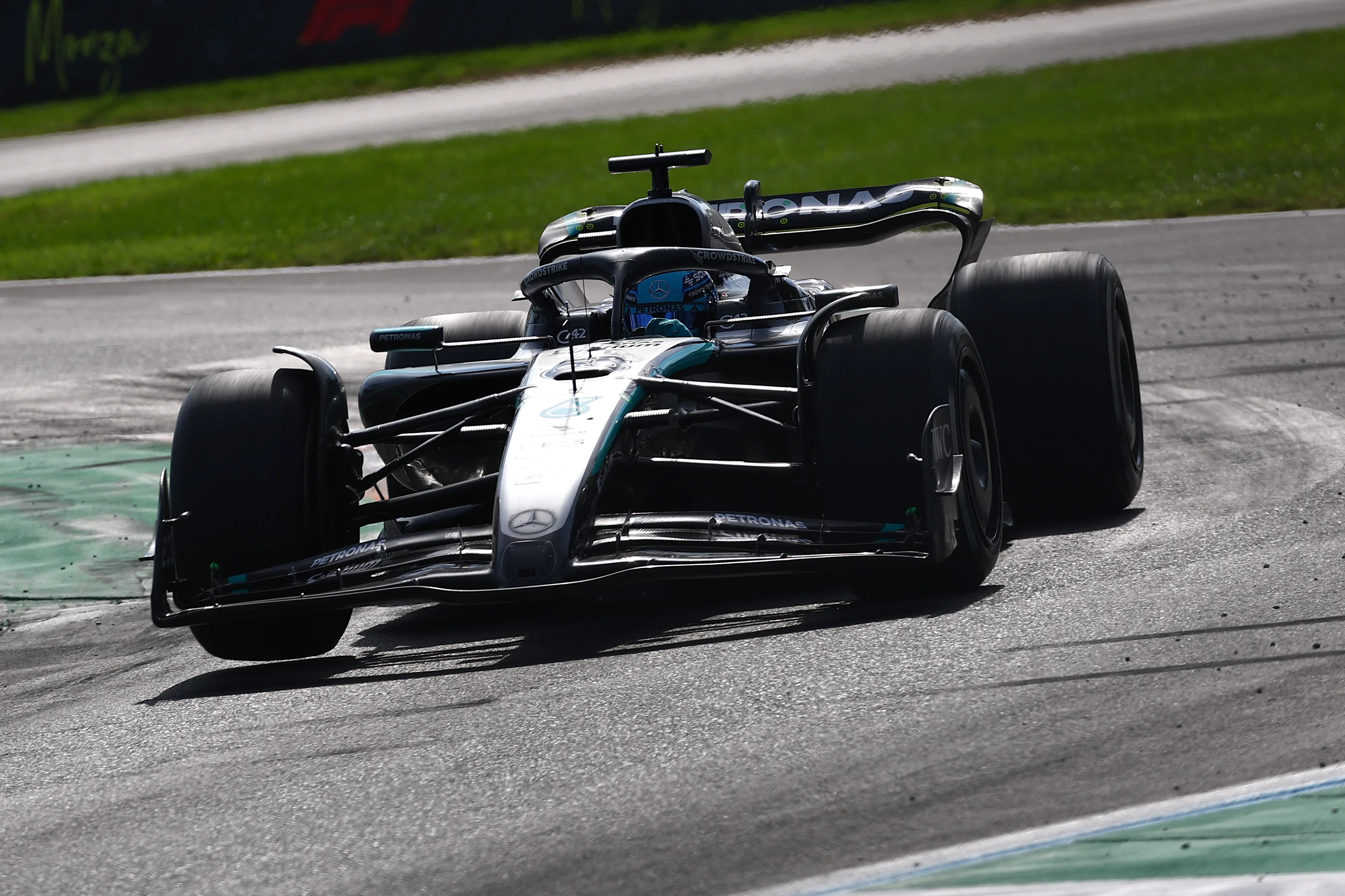 Monza, Itali - September 07: George Russell dari Great Britain Memandu (63) Mercedes AMG Petronas