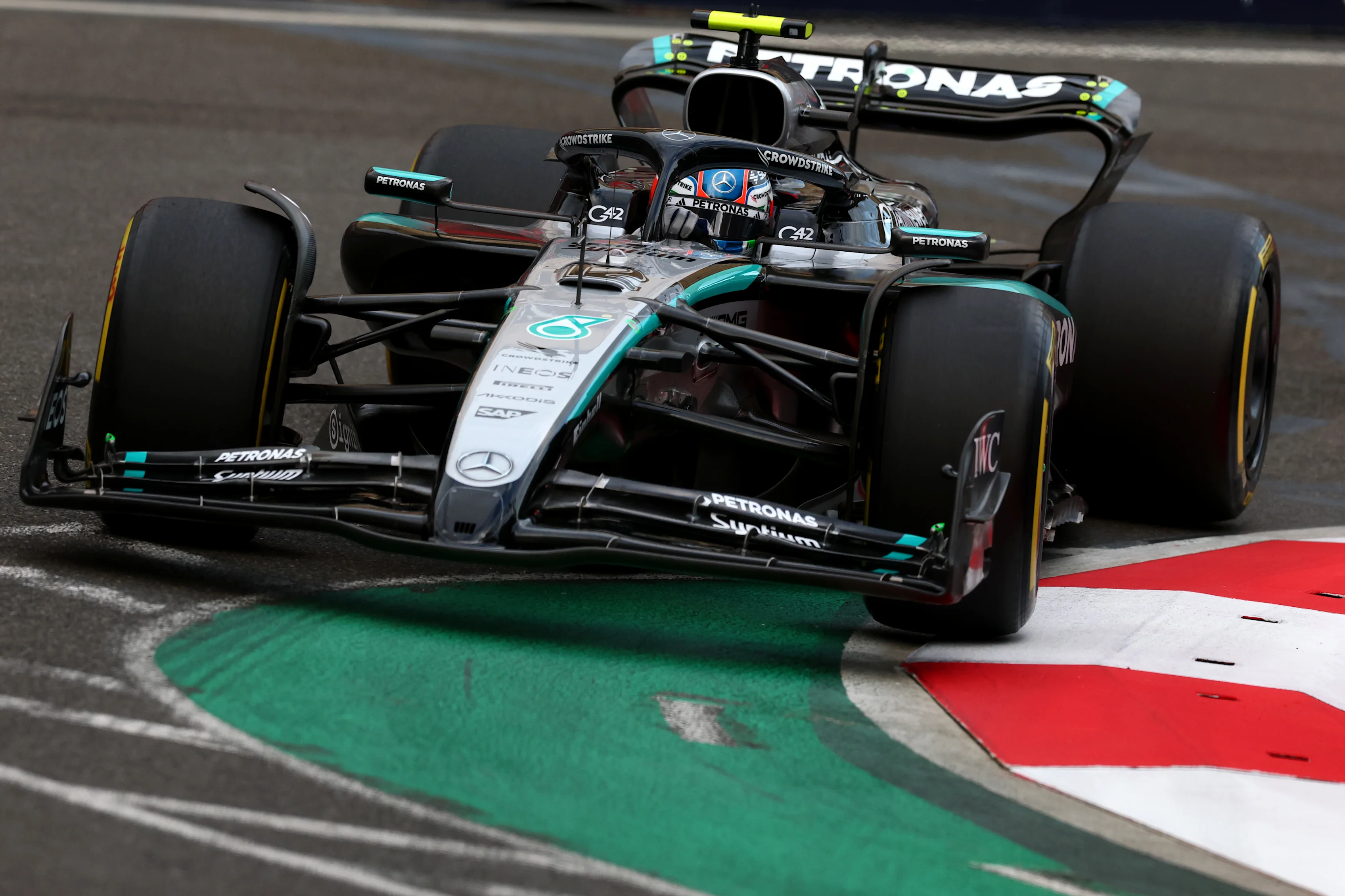 Baku, Azerbaijan - 20 September: Andrea Kimi Antonelli dari Itali memandu (12) Mercedes AMG