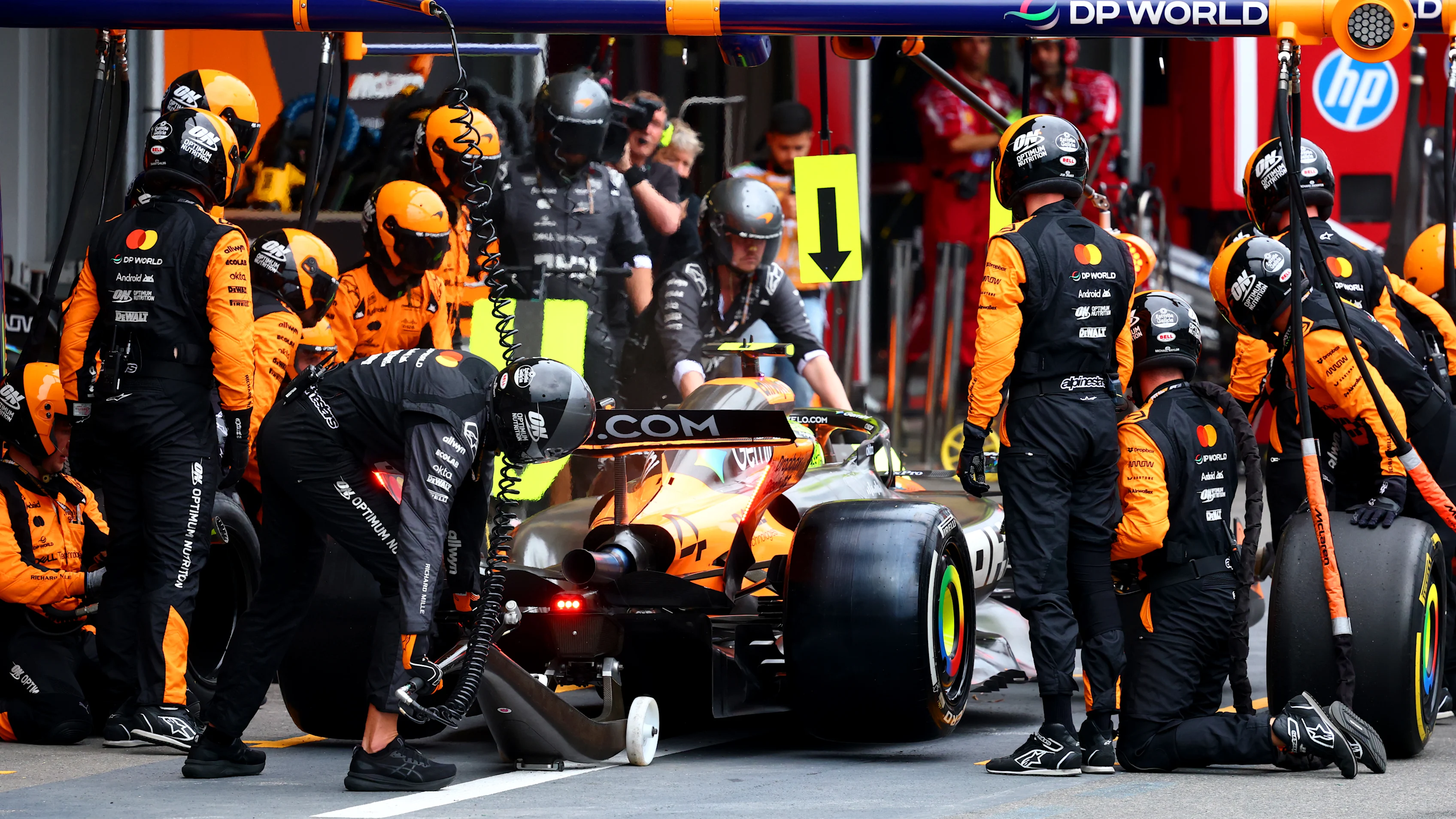 Baku, Azerbaijan - 21 September: Lando Norris dari Great Britain Memandu (4) McLaren MCL39