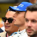 Alex Albon menunggu upacara podium
