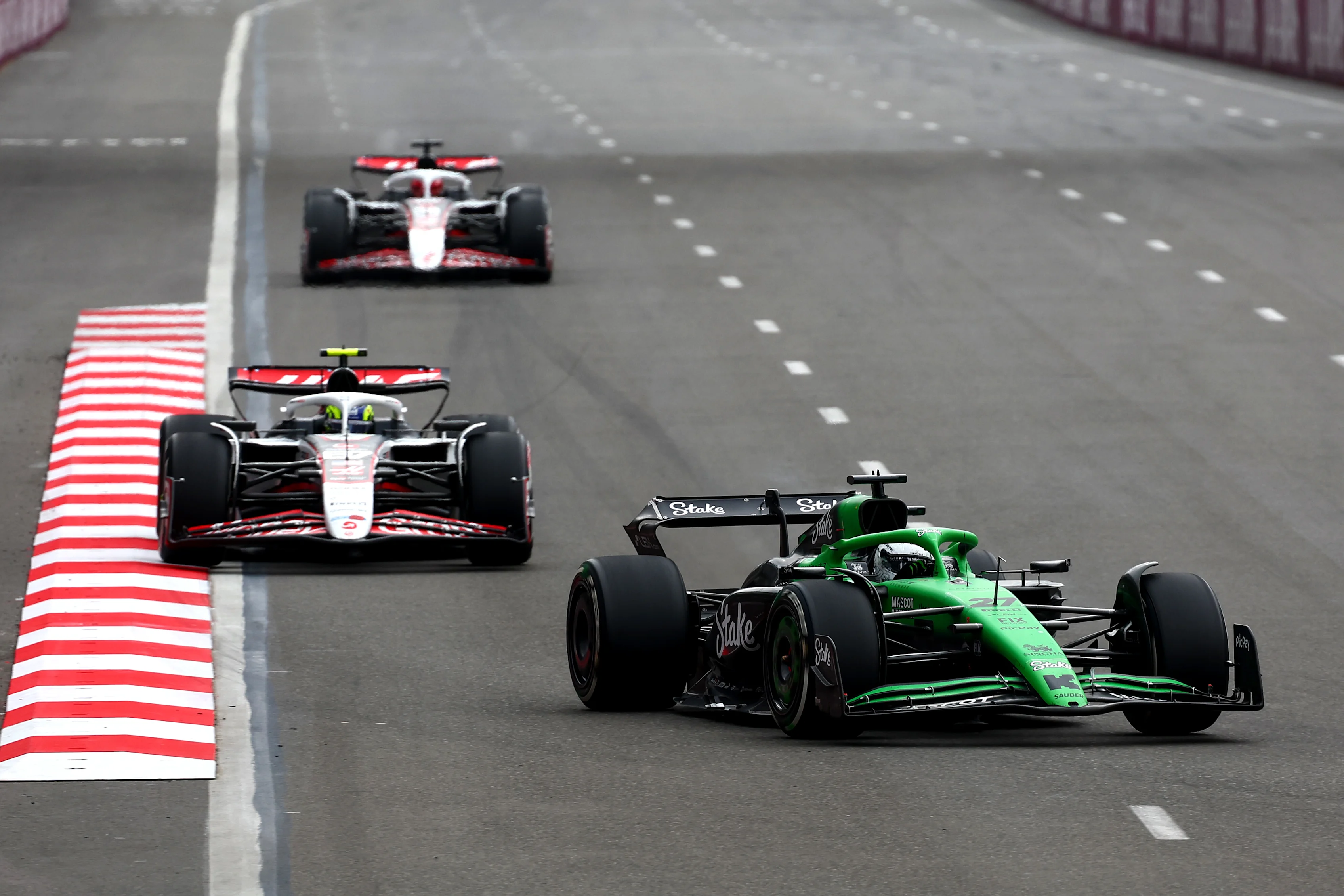 Baku, Azerbaijan - 21 September: Nico Hulkenberg dari Jerman memandu (27) Kick Sauber C45