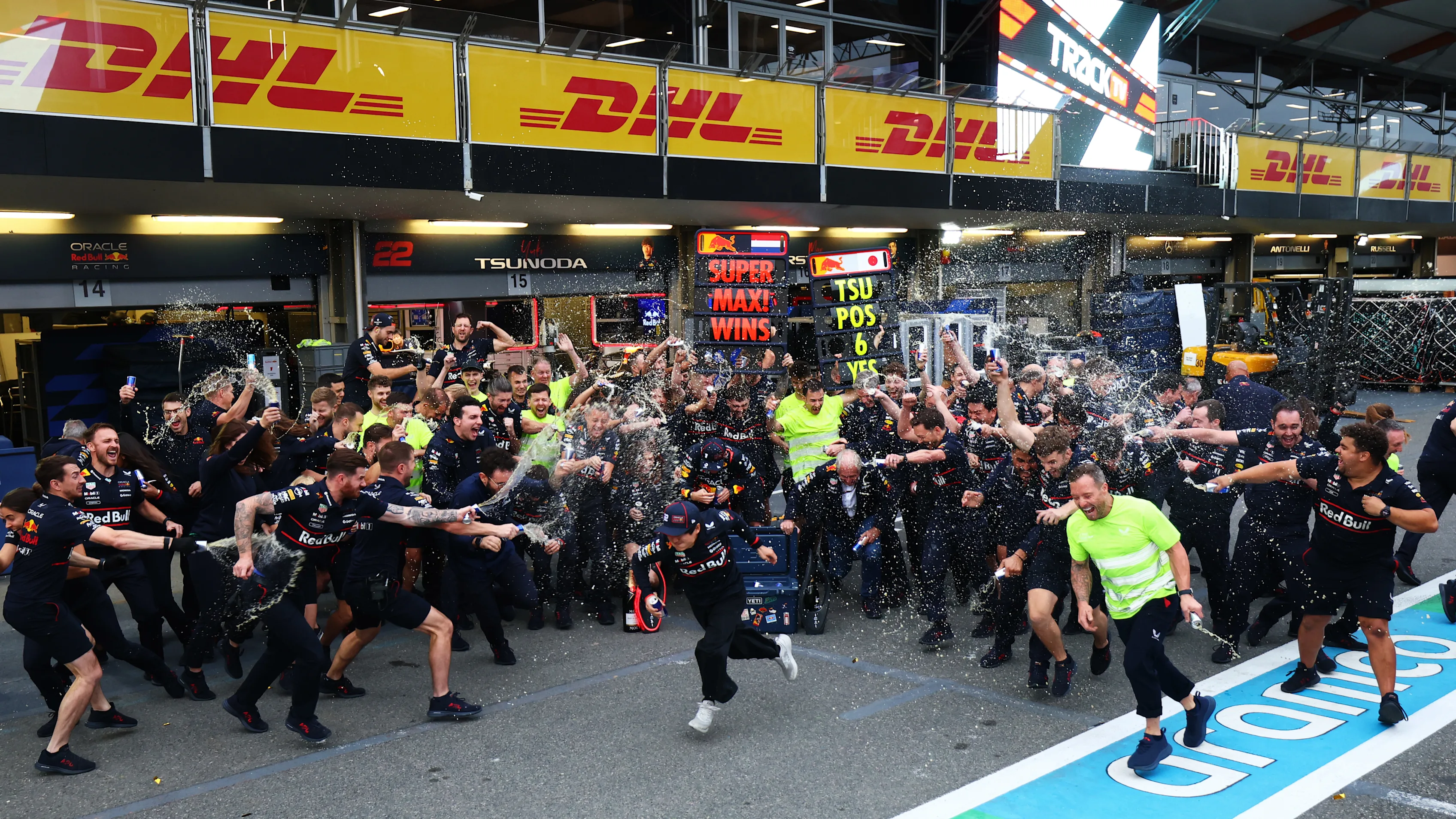 Baku, Azerbaijan - 21 September: Pemenang Race Max Verstappen dari Belanda dan Oracle Red Bull