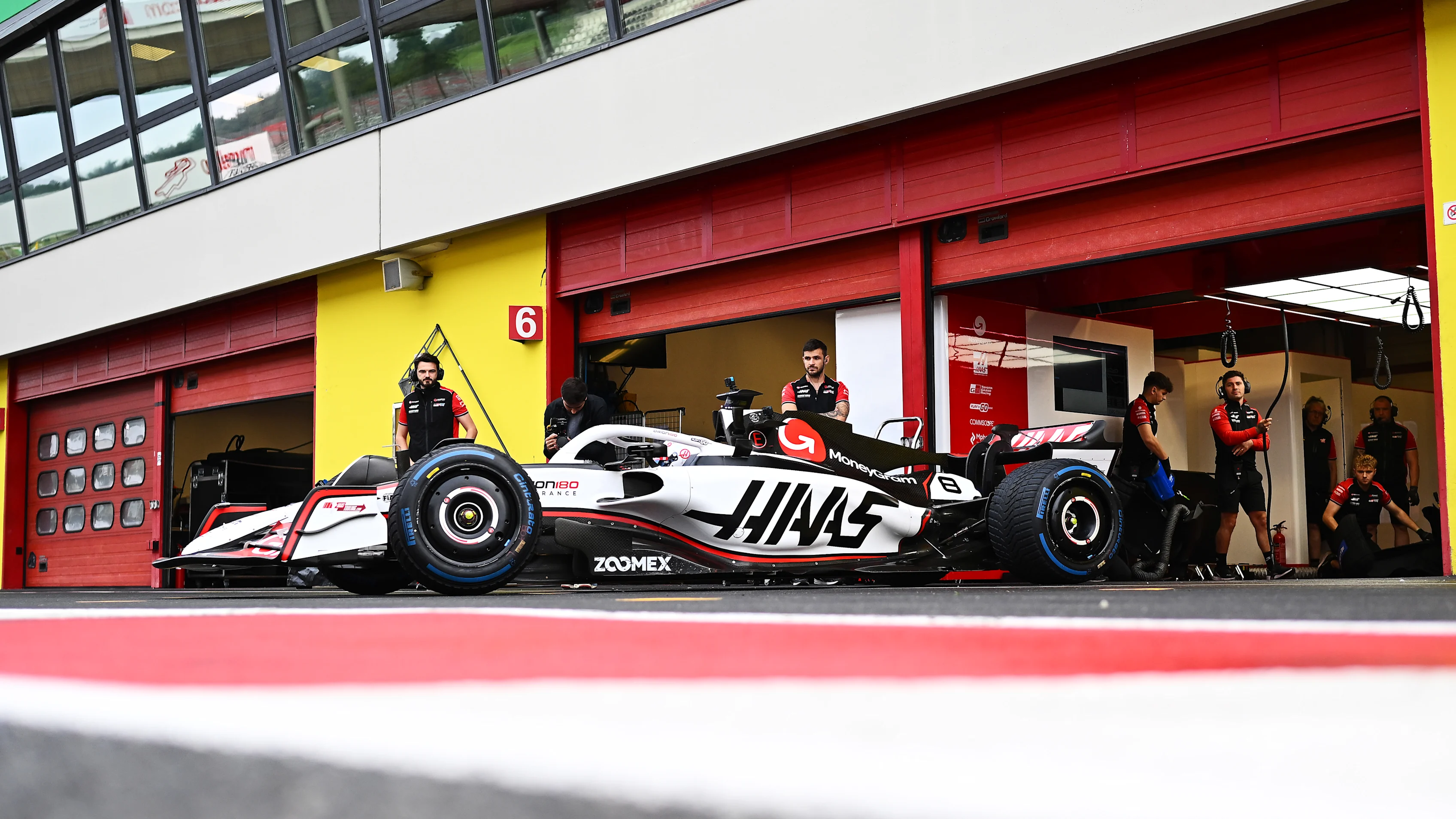 Scarperia, Itali - 26 September: Romain Grosjean dari Perancis Memandu Haas F1 Ferrari Meninggalkan