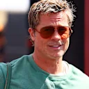 Brad Pitt sebagai Sonny Hayes semasa penggambaran filem F1