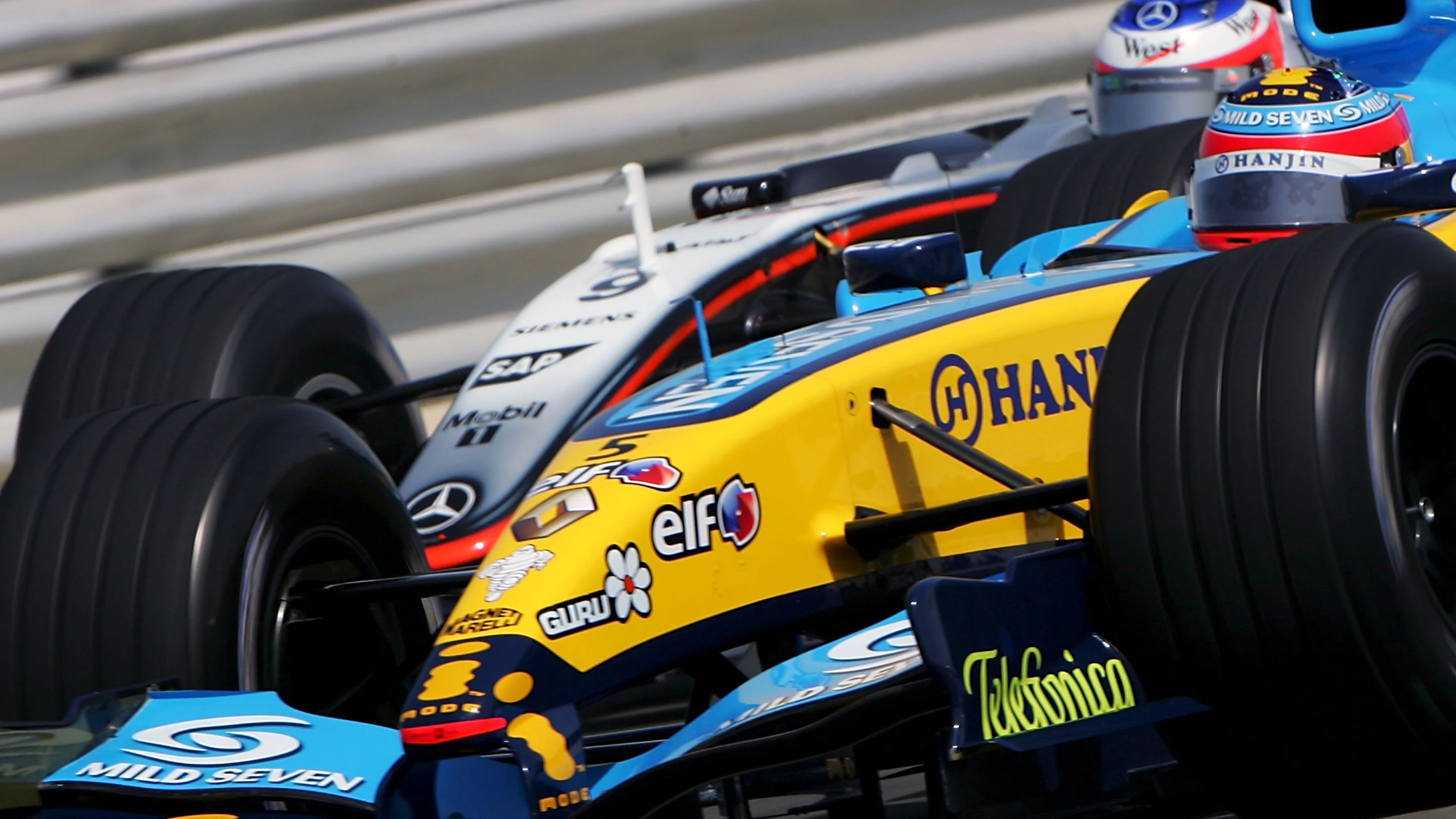 Fernando Alonso (ESP) Renault R25 passes Kimi Raikkonen (FIN) McLaren. Formula One World