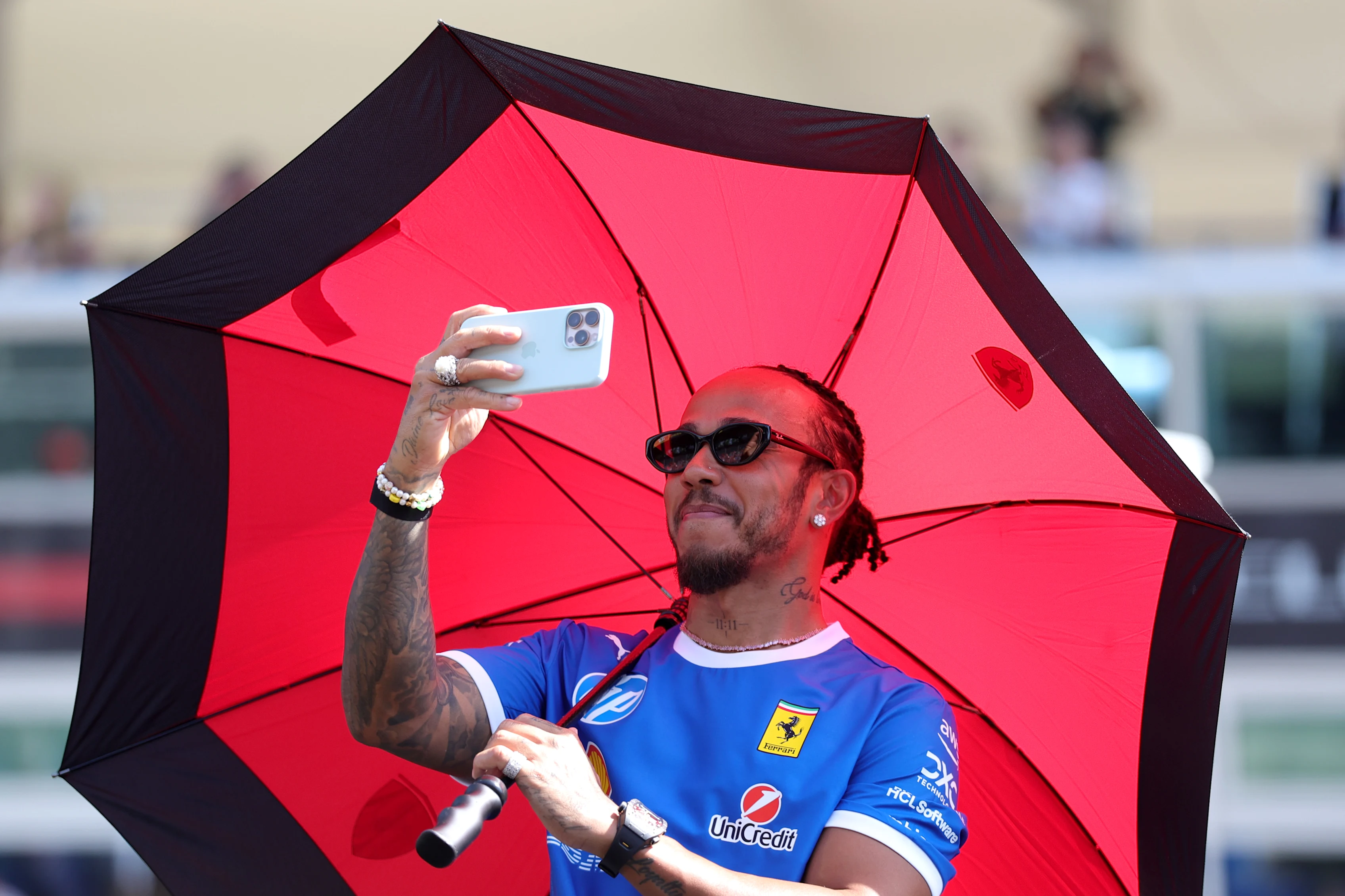 Monza, Itali - September 07: Lewis Hamilton dari Great Britain dan Scuderia Ferrari mengambil gambar