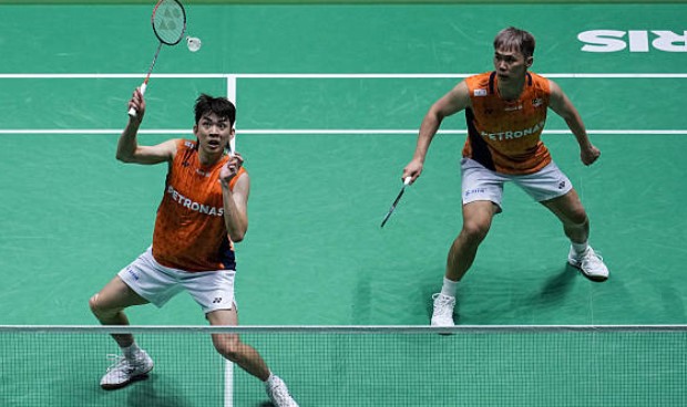 Man Wei Chong dan Tee Kai Wun maju ke suku akhir Terbuka Perancis 2025 selepas mengalahkan Ben Lane dan Sean Vendy. (Foto: AFP) Man Wei Chong dan Tee Kai Wun maju ke suku akhir Terbuka Perancis 2025 selepas mengalahkan Ben Lane dan Sean Vendy. (Foto: AFP)