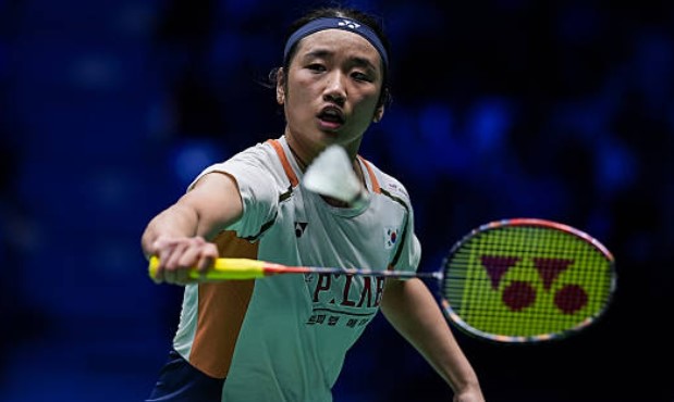 Seorang muda meraikan selepas mengalahkan Chen Yufei pada separuh akhir Terbuka Perancis 2025. (Foto: AFP) Seorang muda meraikan selepas mengalahkan Chen Yufei pada separuh akhir Terbuka Perancis 2025. (Foto: AFP)