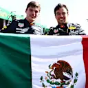 Checo berkongsi momen istimewa ini dengan rakan sepasukan dan pemenang Grand Prix Max Verstappen