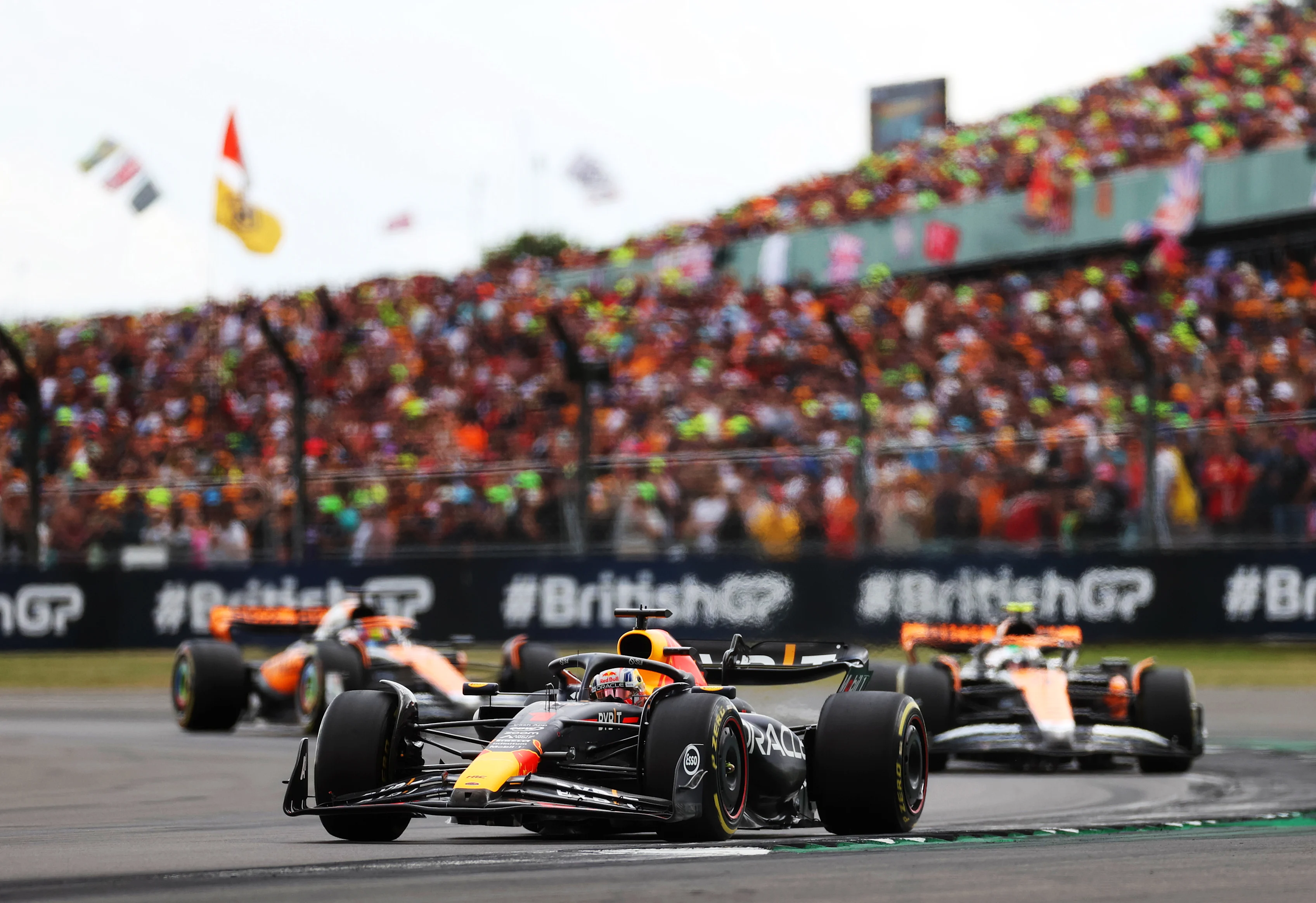 NORTHAMPTON, England - 09 Julai: Max Verstappen dari Belanda Memandu (1) Oracle Red Bull
