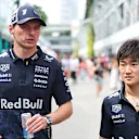 Max Verstappen dan Yuki Tsunoda memakai koleksi kapsul Red Bull X Hypebeast, yang direka khusus untuk perlumbaan malam. Leret untuk lebih banyak gambar