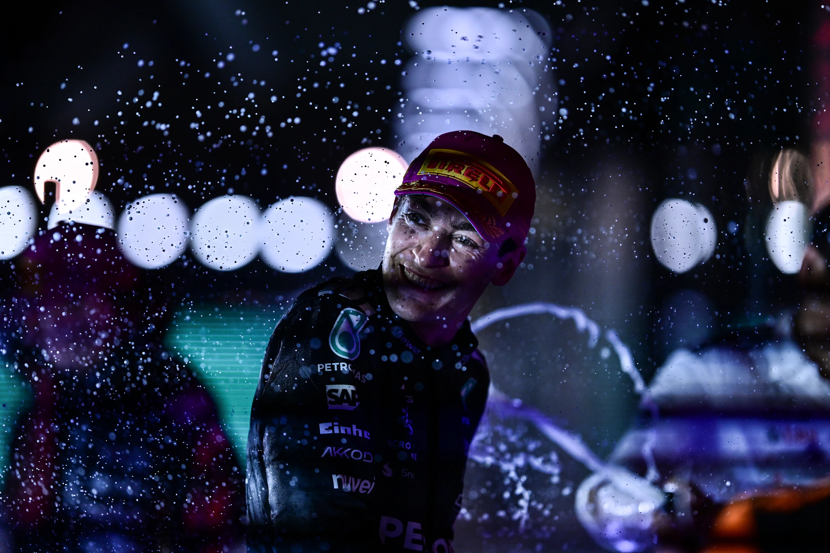 Singapura, Singapura - 05 Oktober: Pemenang Race George Russell dari Great Britain dan Mercedes AMG