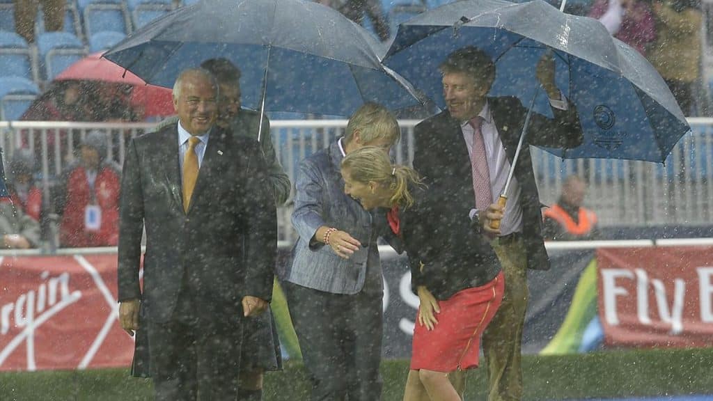 Menani unsur -unsur di Glasgow dengan HRH Countess of Wessex