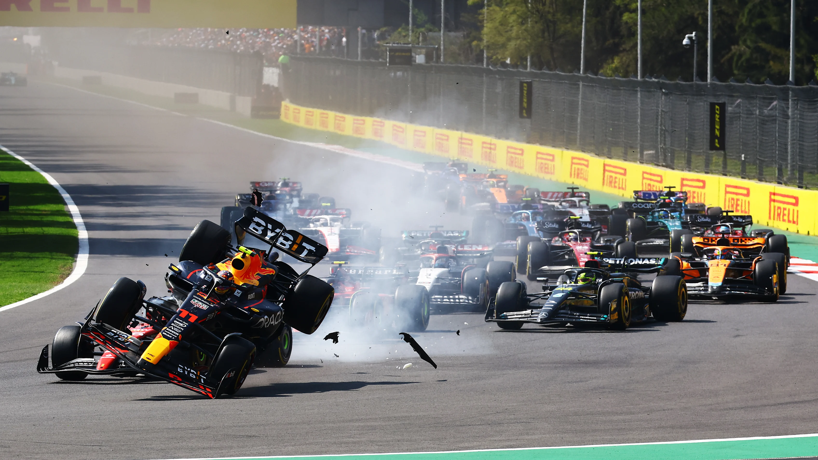 Mexico City, Mexico - 29 Oktober: Sergio Perez dari Mexico memandu (11) Oracle Red Bull Racing