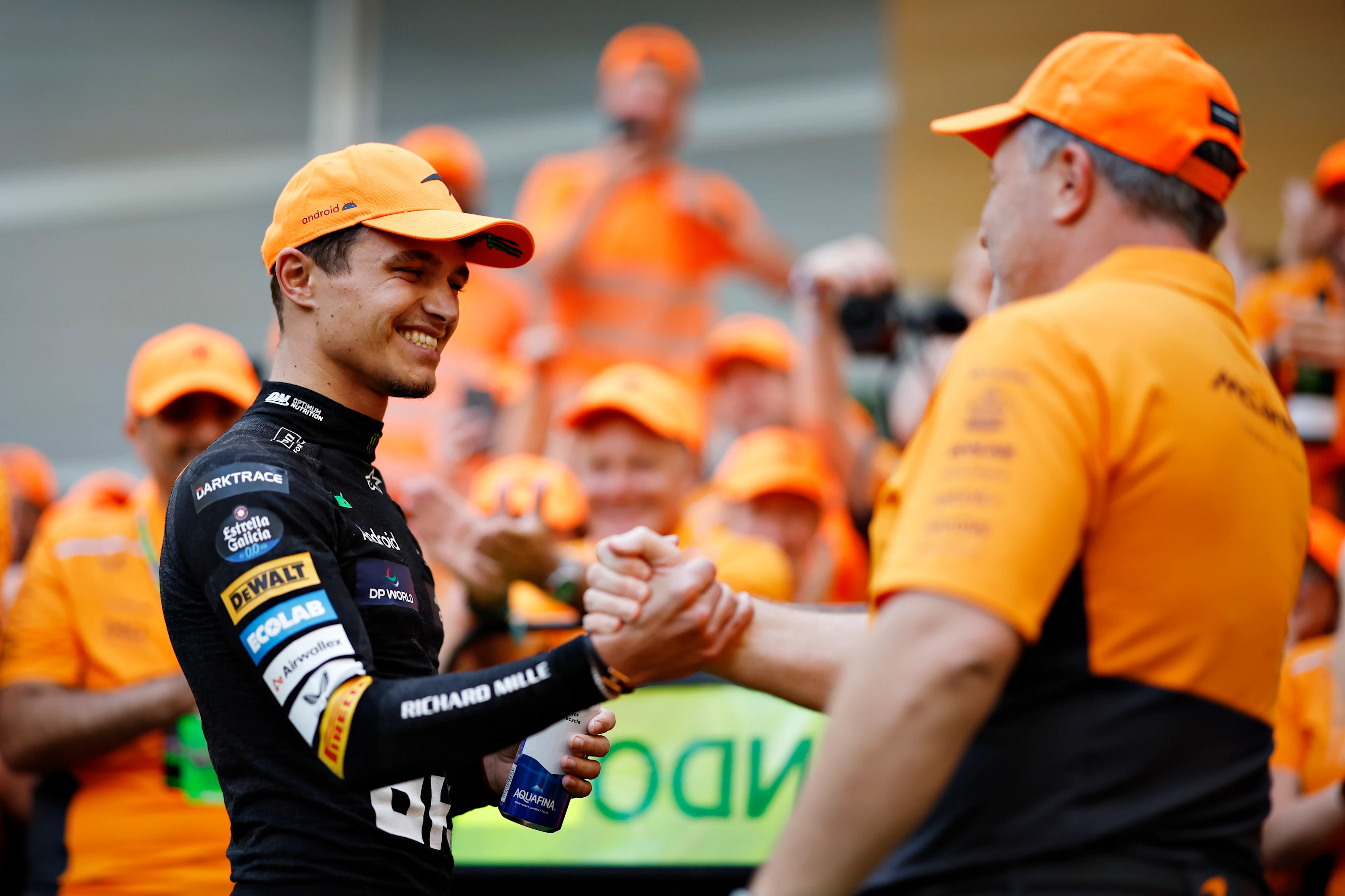 Miami, Florida - 05 Mei: Pemenang Race Lando Norris dari Great Britain dan McLaren meraikan kemenangan