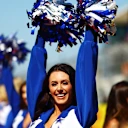 Pembimbing sorak Dallas Cowboys membawa buku teks Texas Flair ke hujung minggu perlumbaan tahun lepas