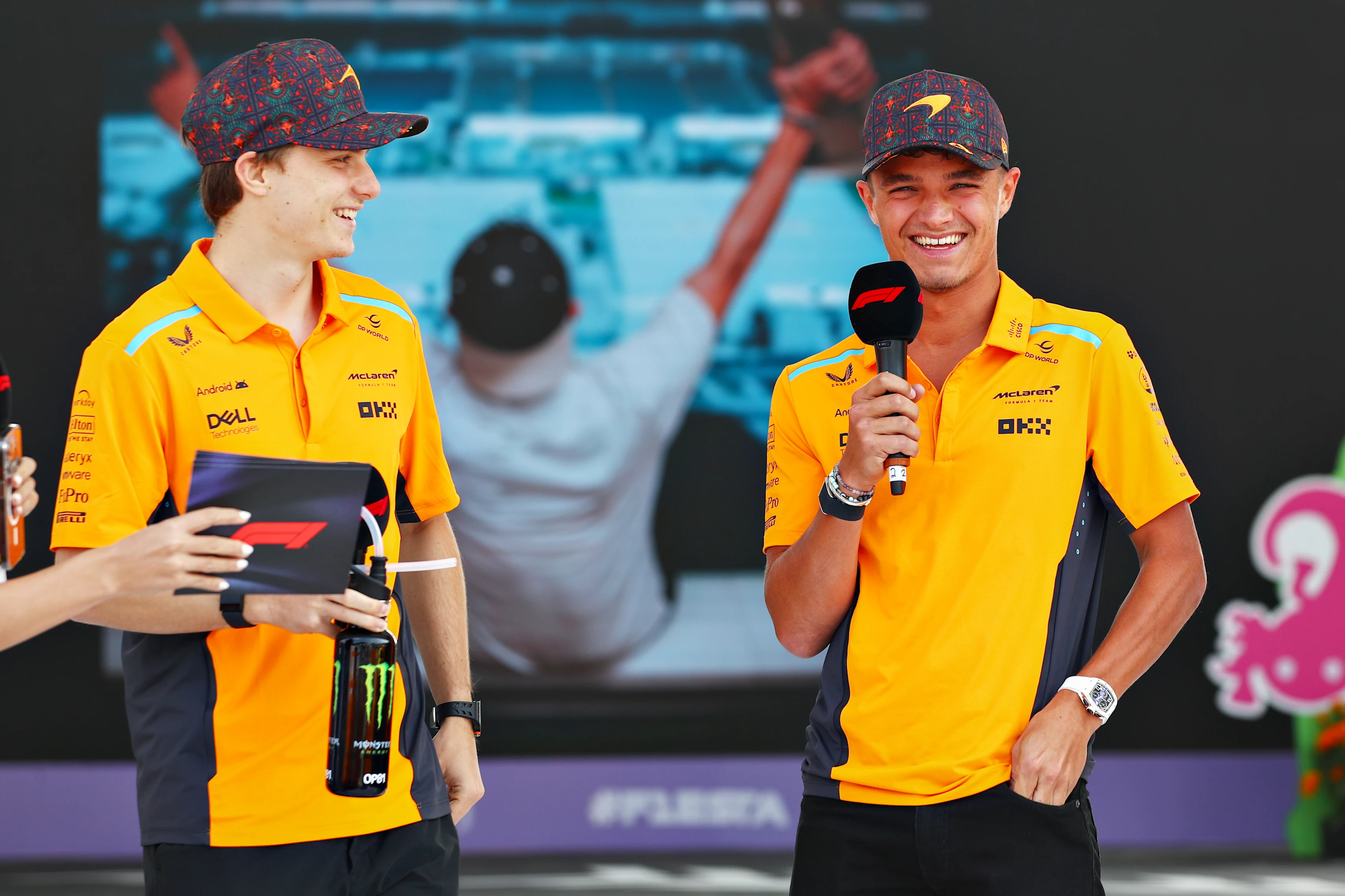 Mexico City, Mexico - 25 Oktober: Oscar Piastri Australia dan McLaren dan Lando Norris yang Hebat