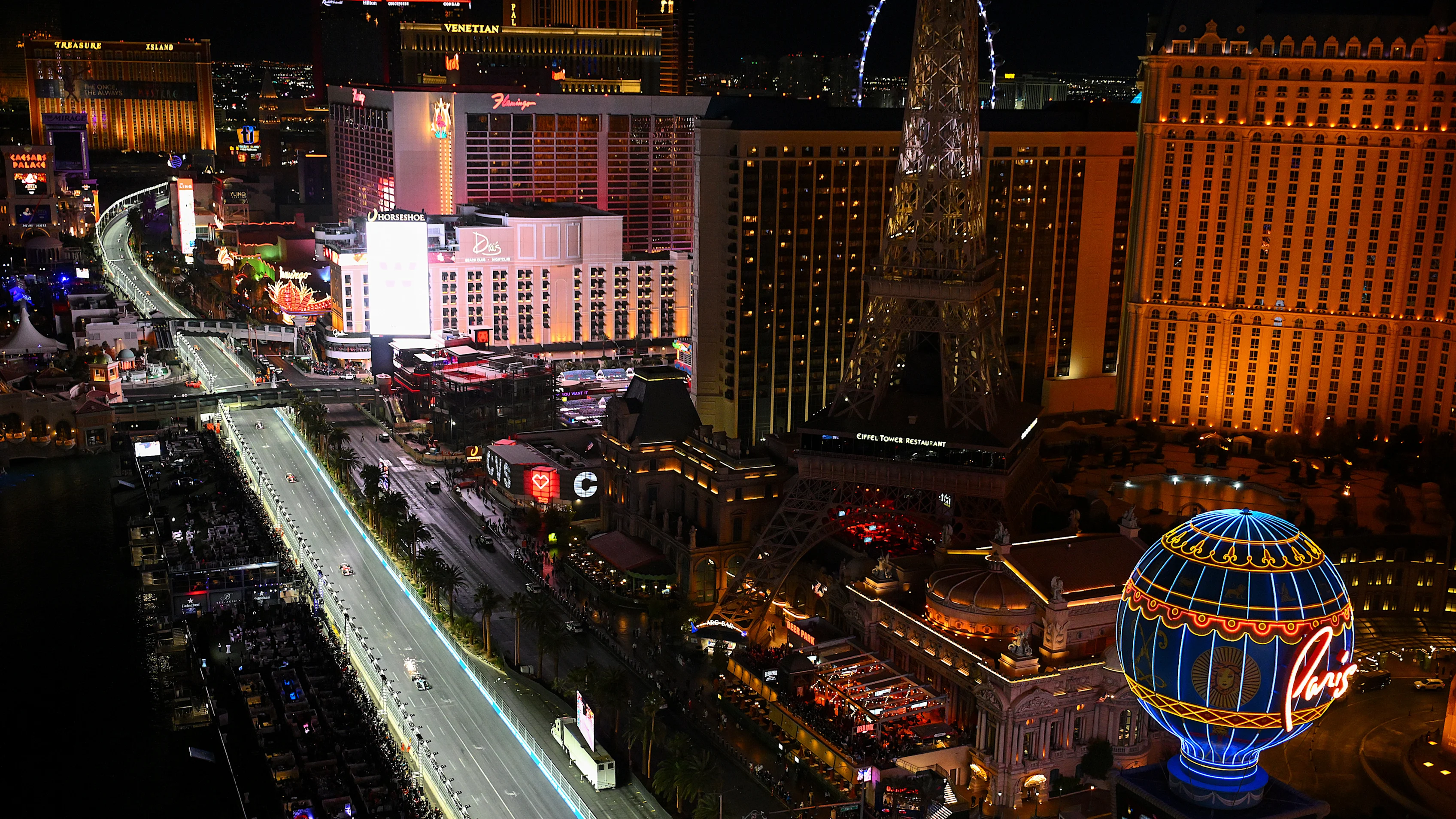 Las Vegas, Nevada - 23 November: George Russell dari Great Britain Memandu (63) Mercedes AMG