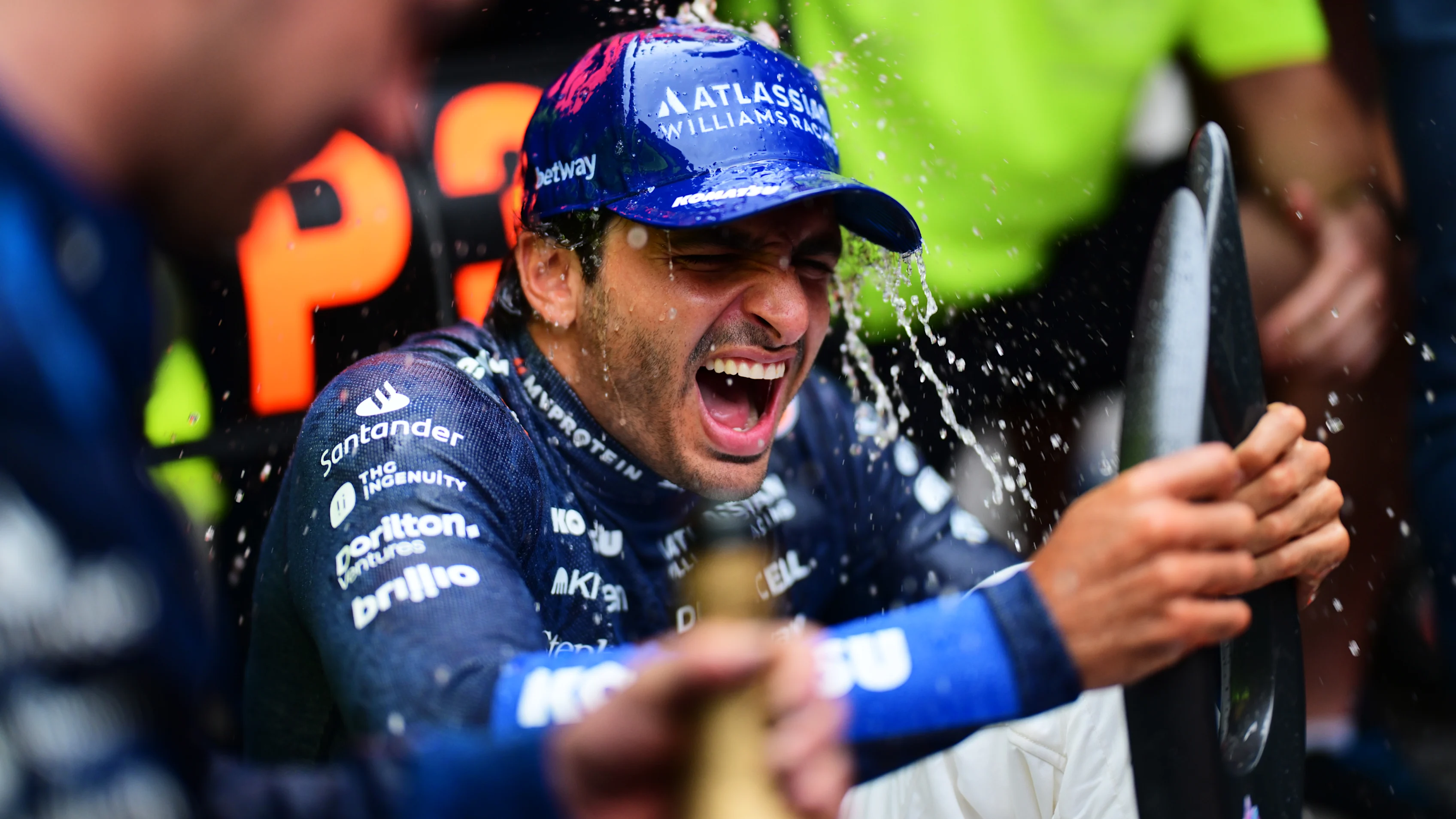 Baku, Azerbaijan - 21 September: Ketiga meletakkan Carlos Sainz dari Sepanyol dan Williams meraikannya