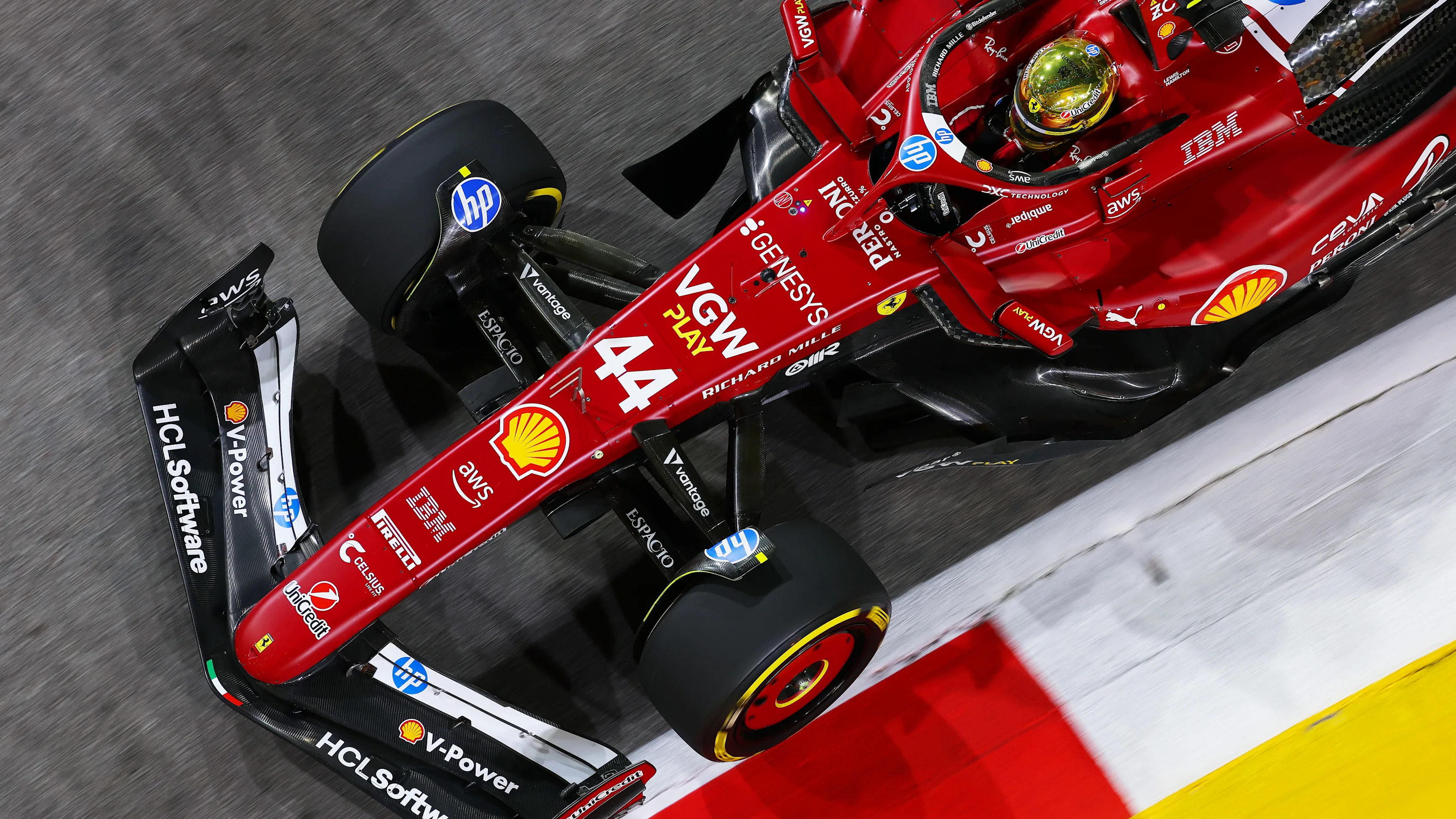 Singapura, Singapura - 03 Oktober: Lewis Hamilton dari Great Britain Memandu (44) Scuderia