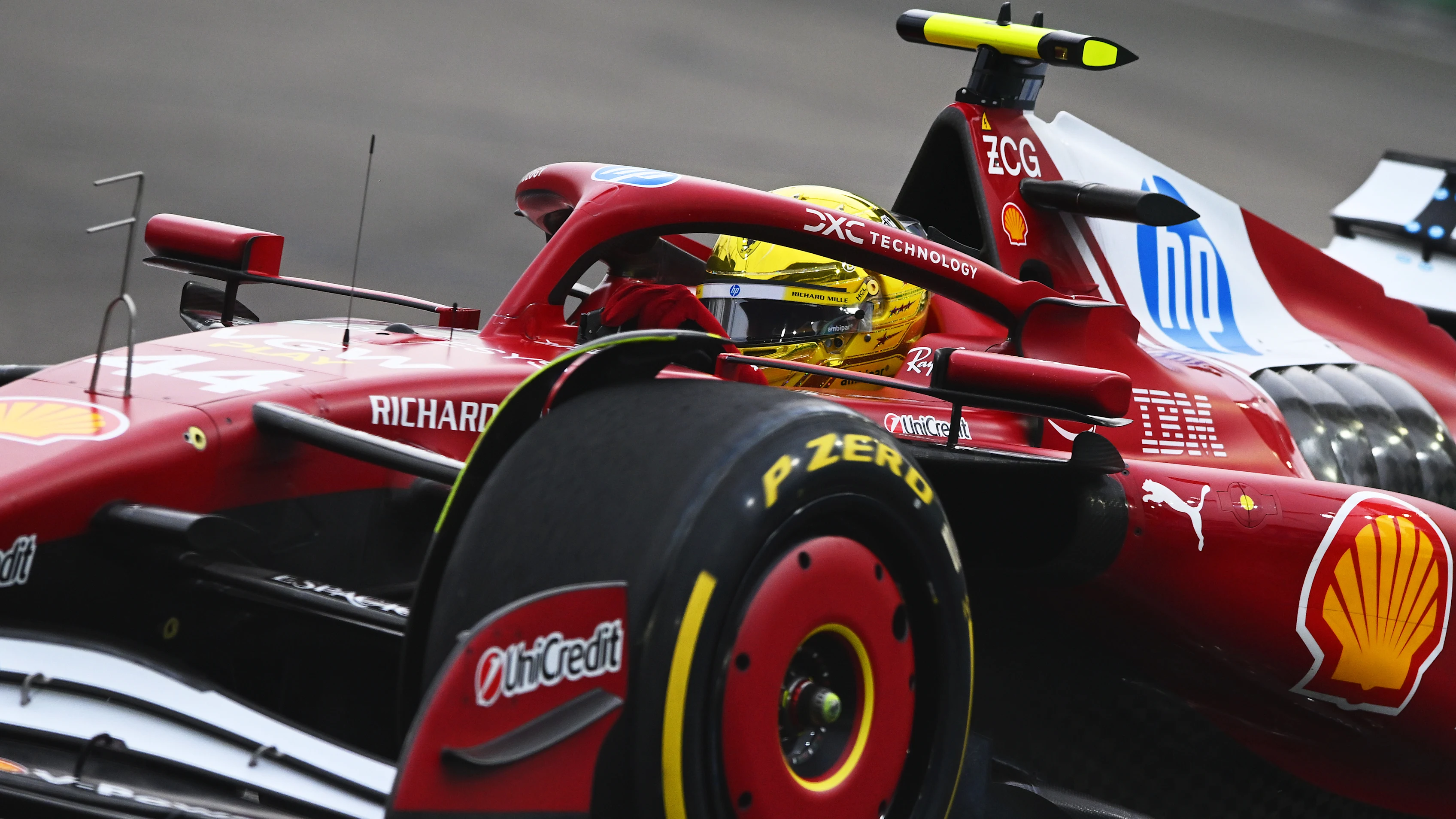 Singapura, Singapura - 04 Oktober: Lewis Hamilton dari Great Britain Memandu (44) Scuderia