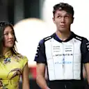 Lily Muni dia membawa pop warna ke paddock pada hari Ahad