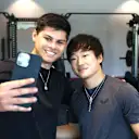 Pemandu Red Bull berhenti untuk selfies semasa sesi