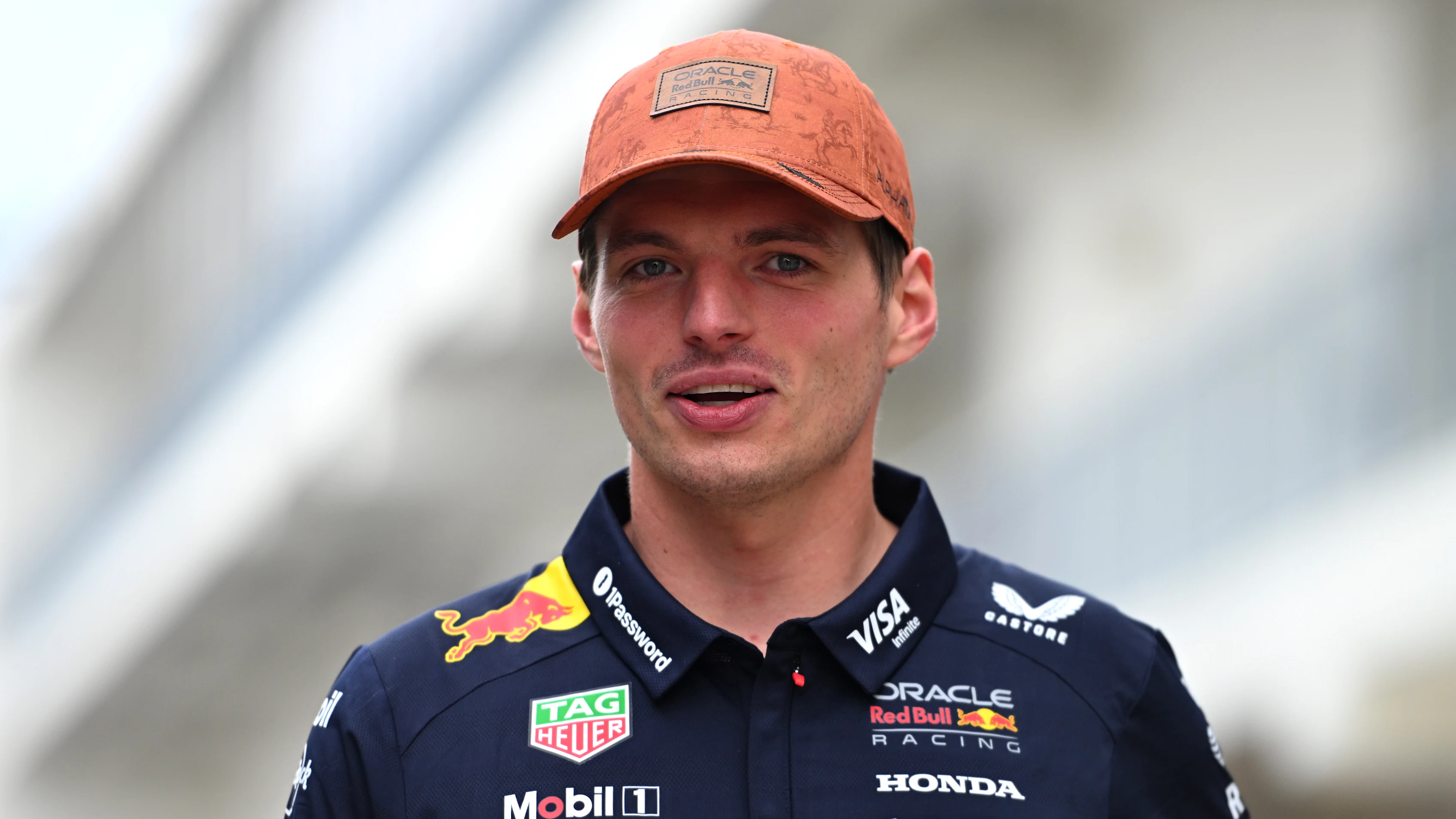 AUSTIN, Texas - 16 Oktober: Max Verstappen dari Belanda dan Oracle Red Bull Racing berjalan di
