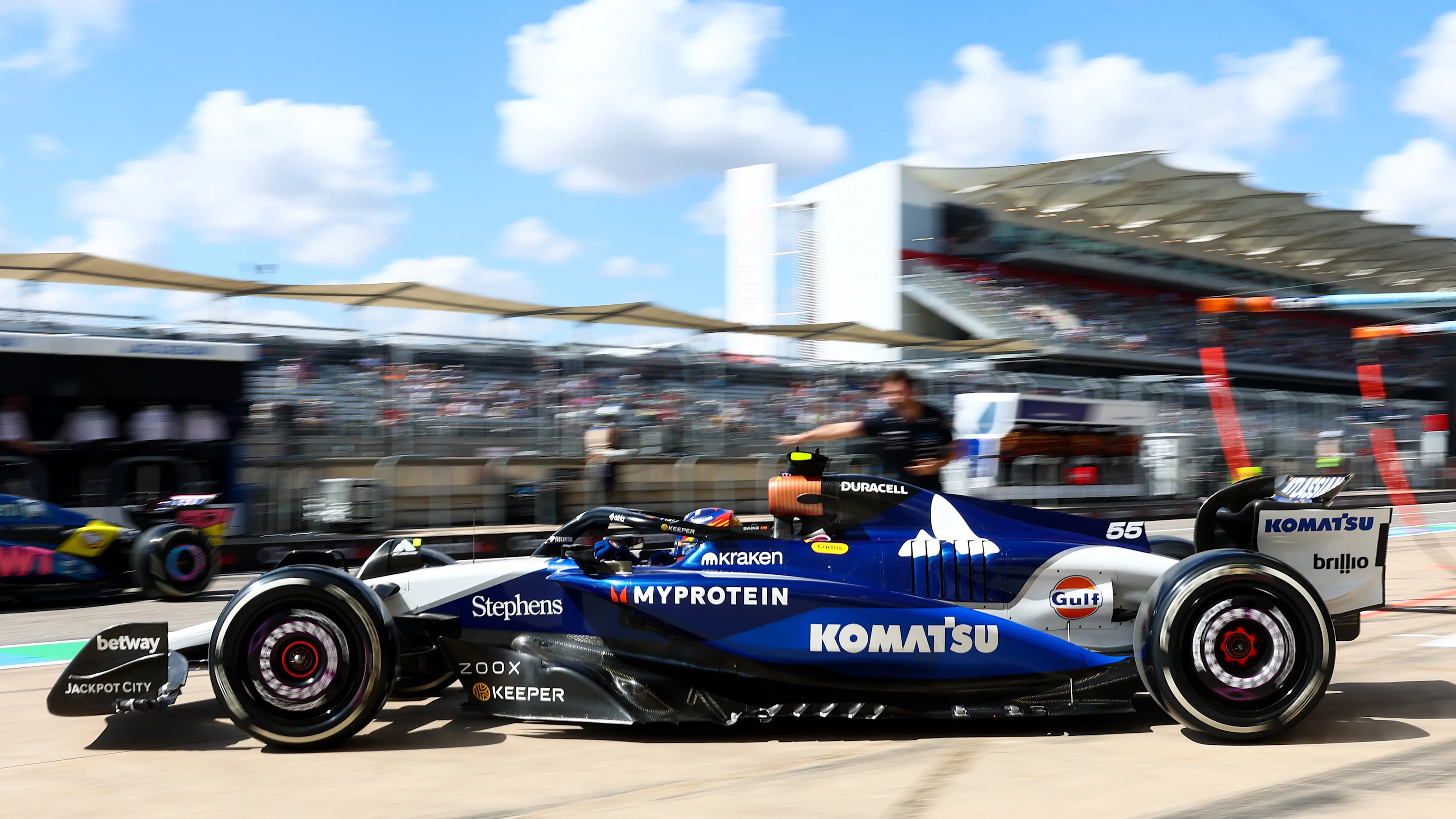 AUSTIN, Texas - 17 Oktober: Carlos Sainz dari Sepanyol memandu (55) Williams FW47 Mercedes Leaves