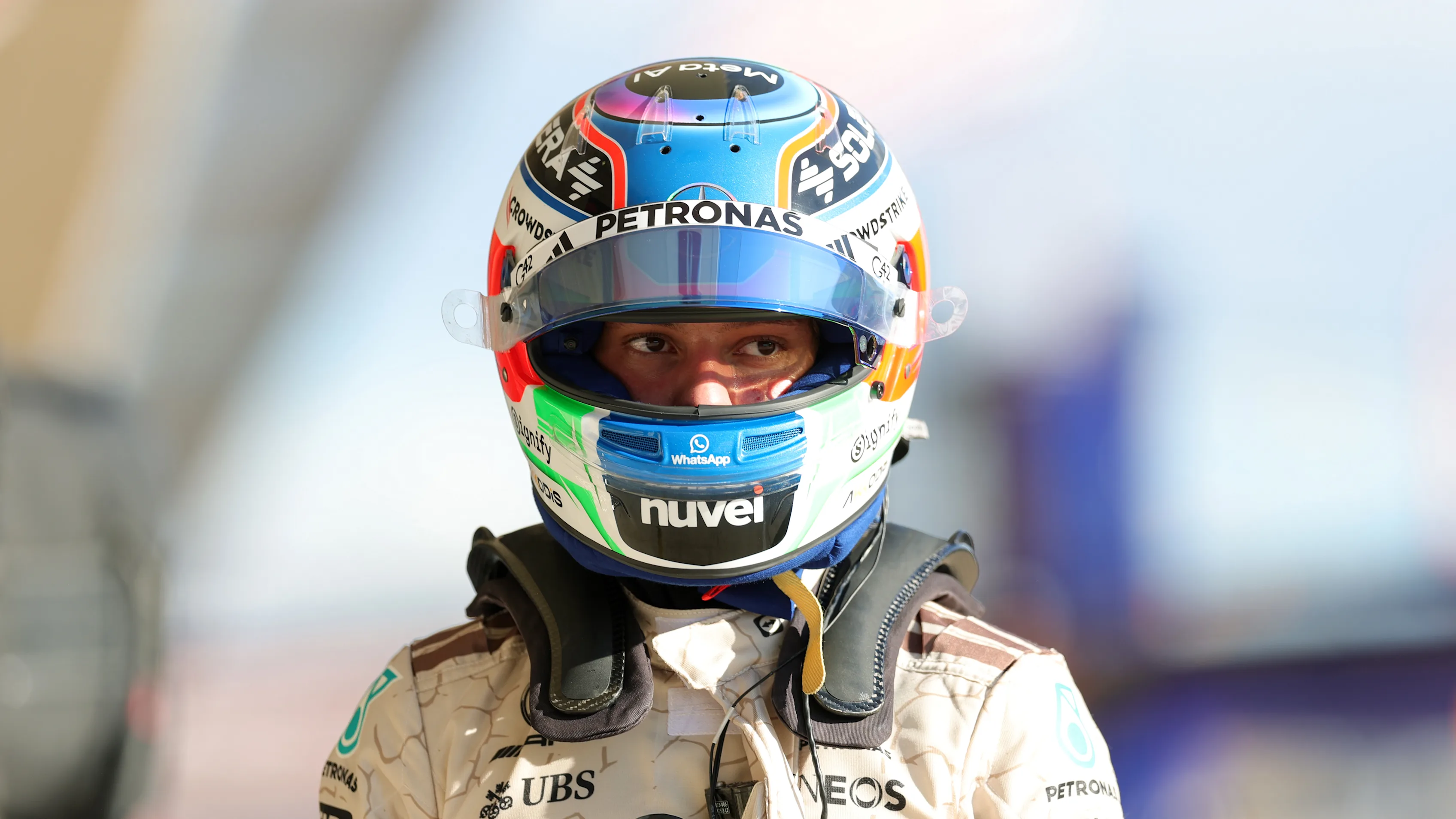 AUSTIN, Texas - 17 Oktober: Andrea Kimi Antonelli dari Itali dan Mercedes AMG Petronas F1 Walks