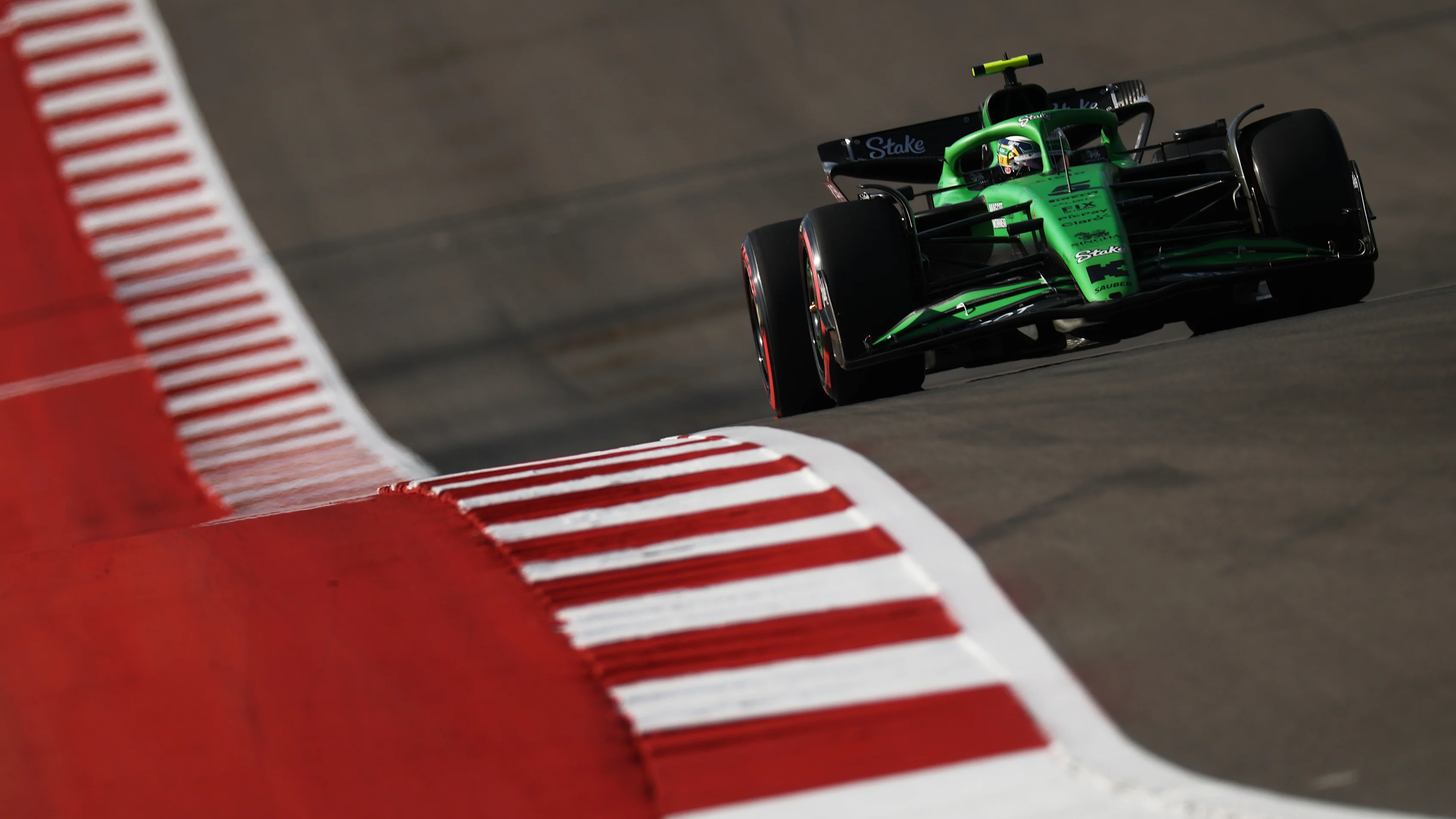 AUSTIN, Texas - 18 Oktober: Gabriel Bortoleto dari Brazil memandu (5) Kick Sauber C45 Ferrari pada