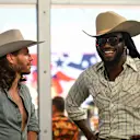 PowerHouses Country Warren Zeiders dan Shaboozey membawa pesona barat mereka ke paddock